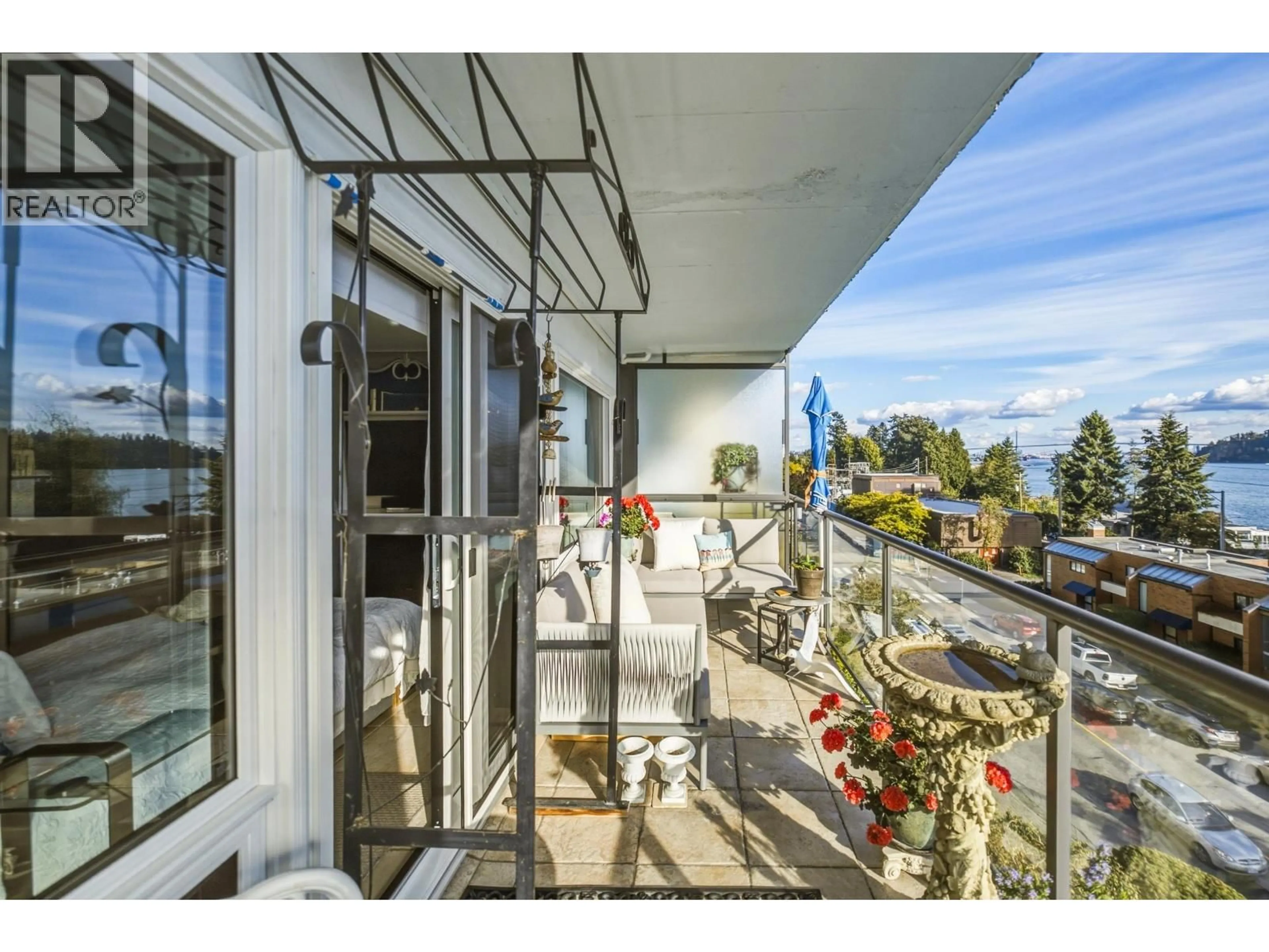 Balcony in the apartment, water/lake/river/ocean view for 305 - 1845 BELLEVUE AVENUE, West Vancouver British Columbia V7V1B2