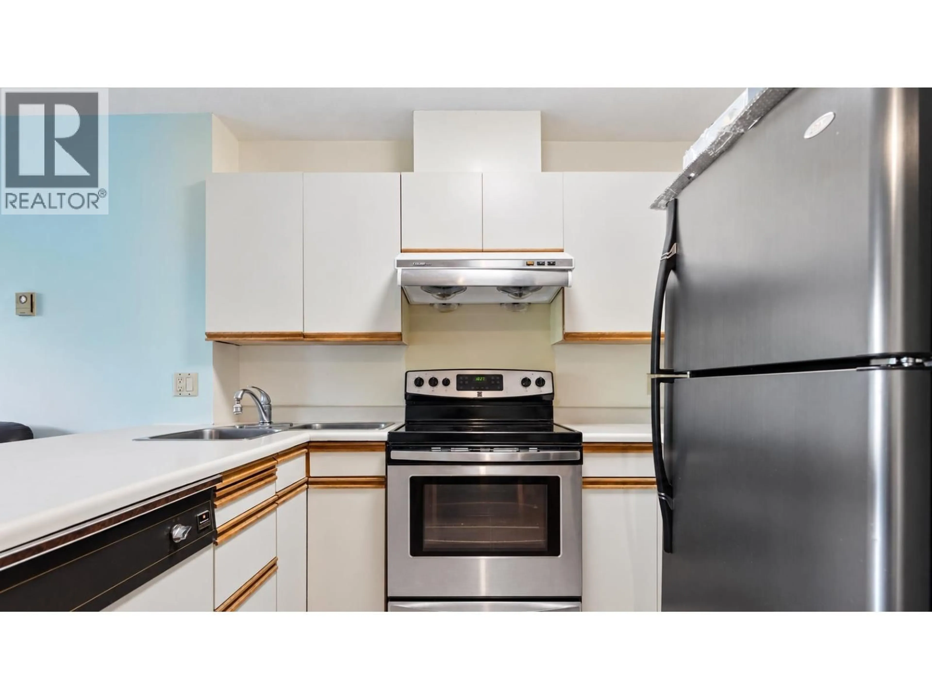 Standard kitchen, unknown for 407 - 3970 CARRIGAN COURT, Burnaby British Columbia V3N4S5