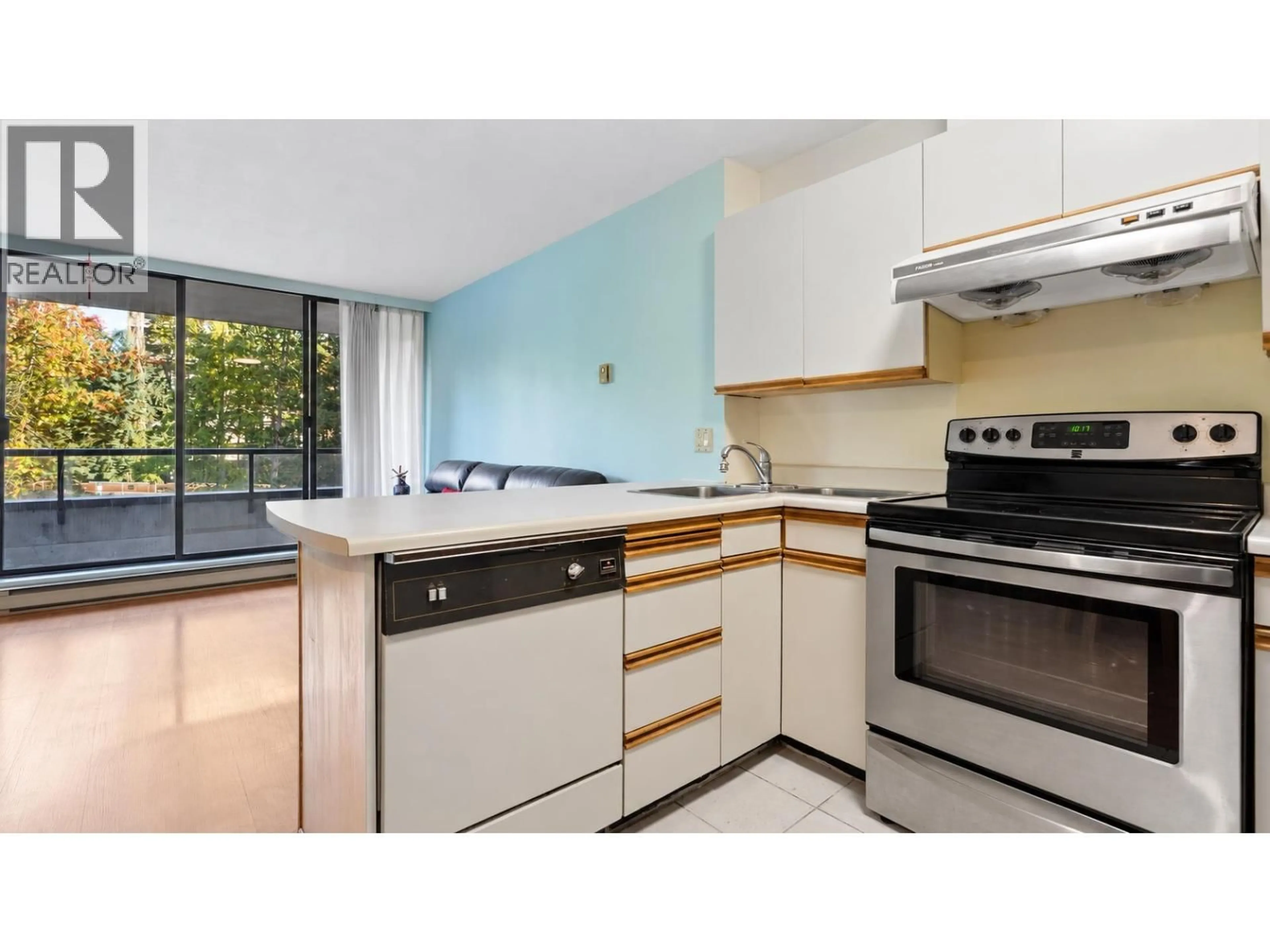 Standard kitchen, unknown for 407 - 3970 CARRIGAN COURT, Burnaby British Columbia V3N4S5