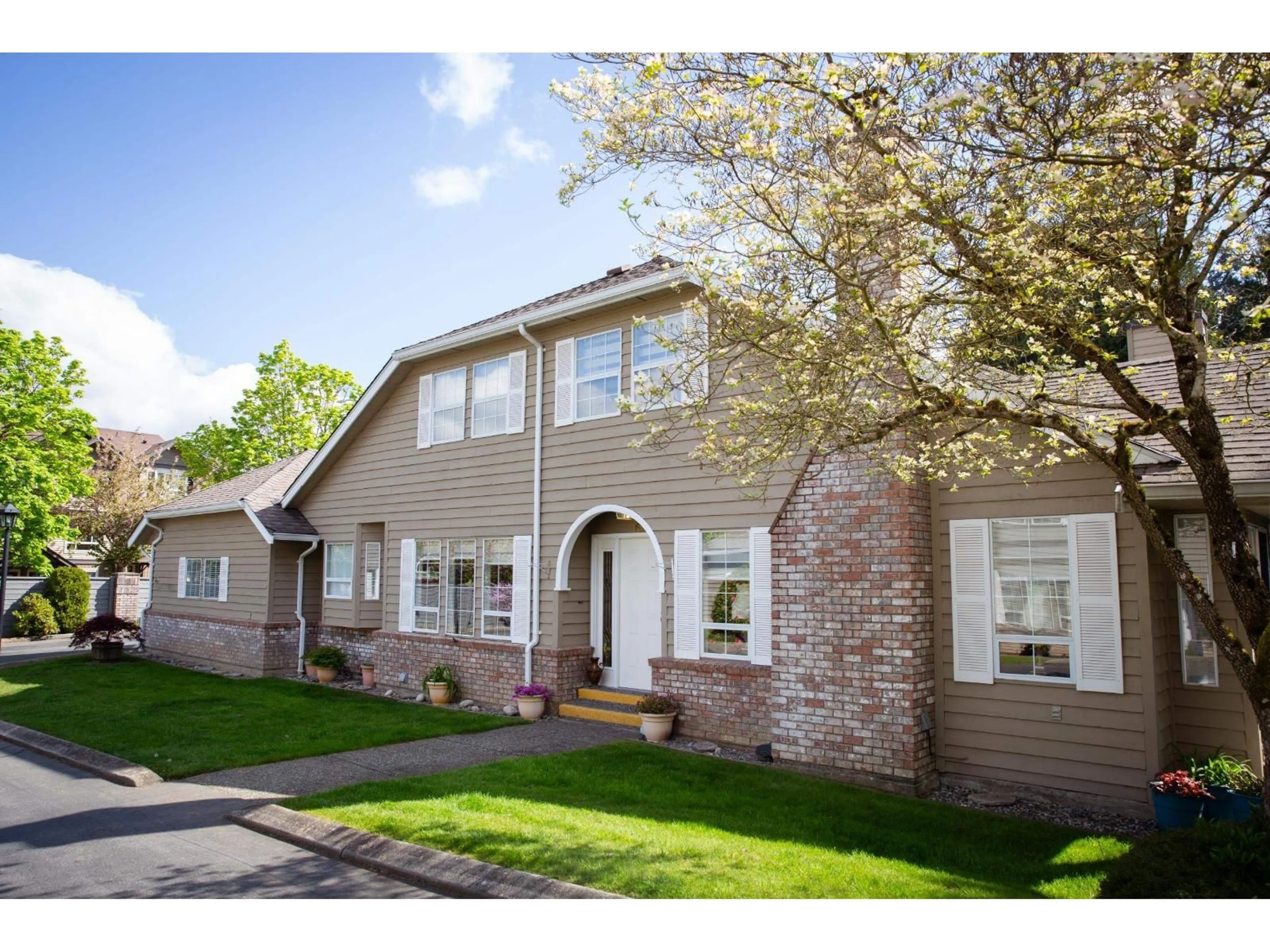 Home with vinyl exterior material, street for 61 - 21848 50 AVENUE, Langley British Columbia V3A8A9