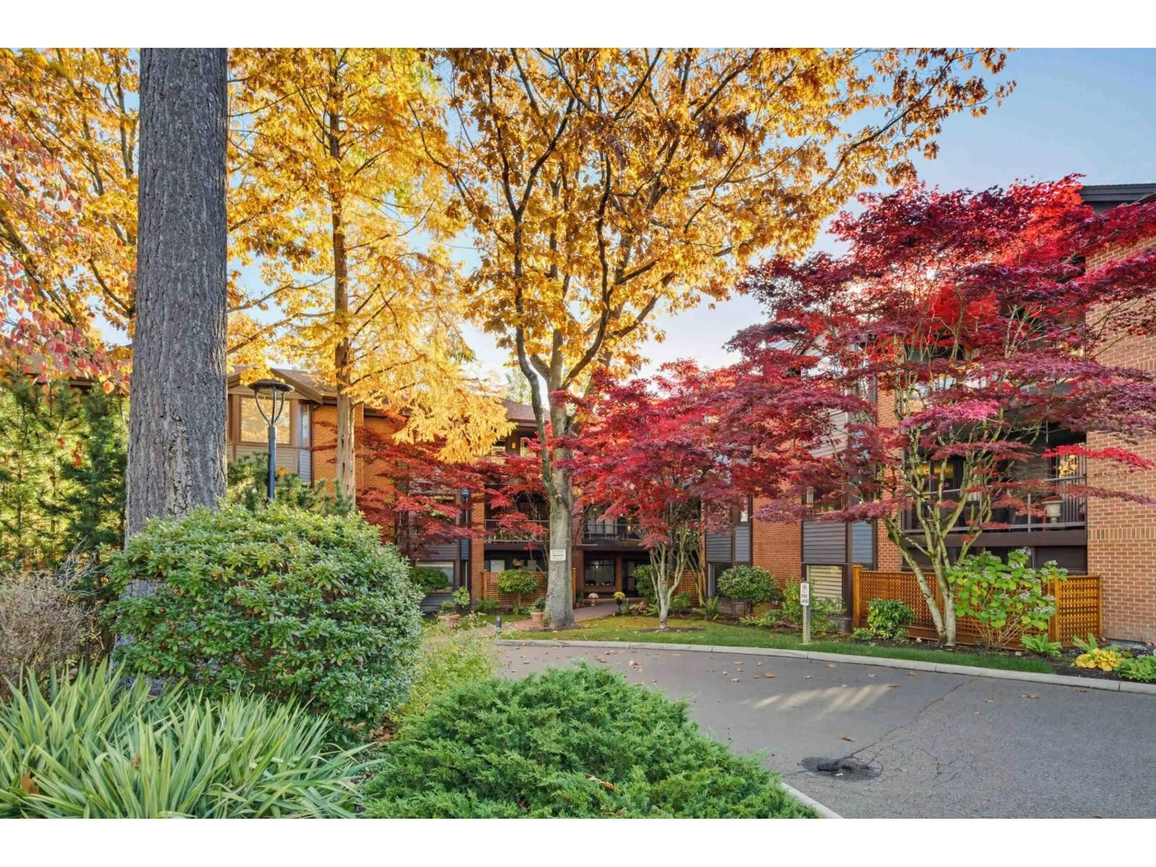 Unknown for 206 - 15300 17 AVENUE, Surrey British Columbia V4A8Y6