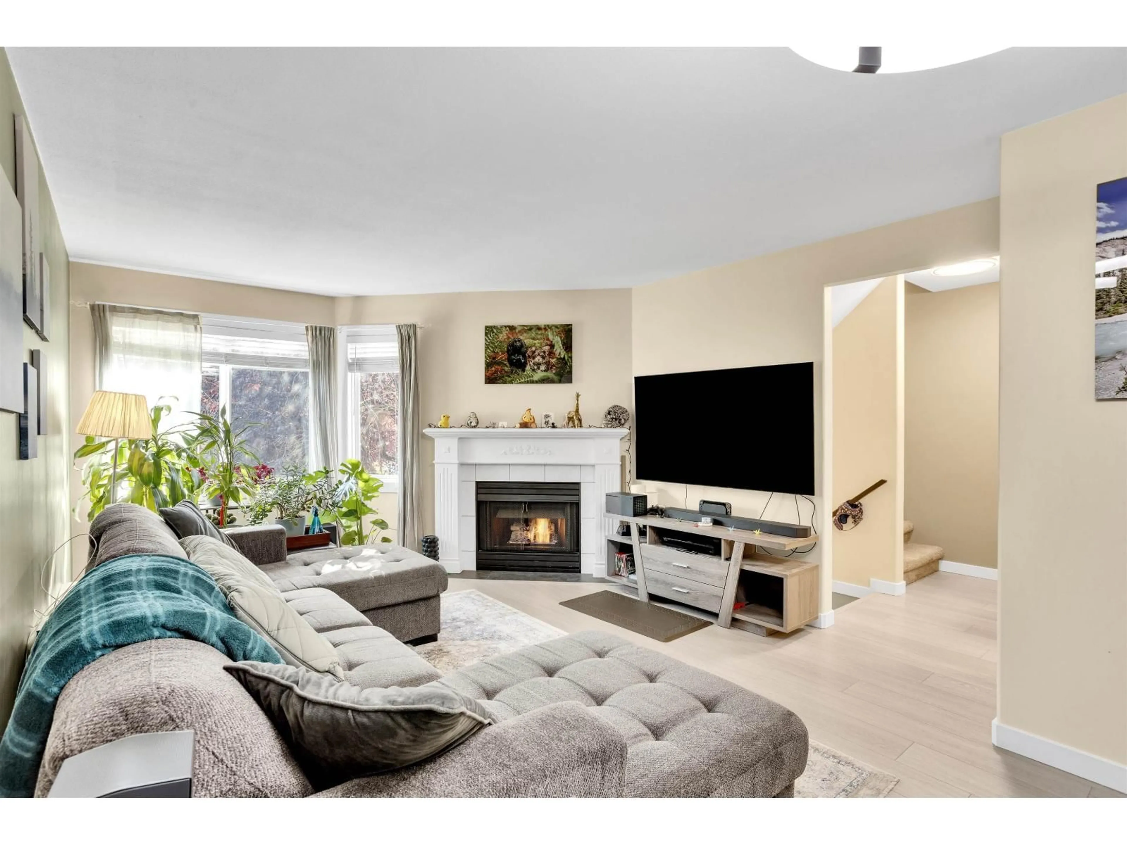 Living room with furniture, unknown for 10 - 46375 CESSNA DRIVE, Chilliwack British Columbia V2P1A7