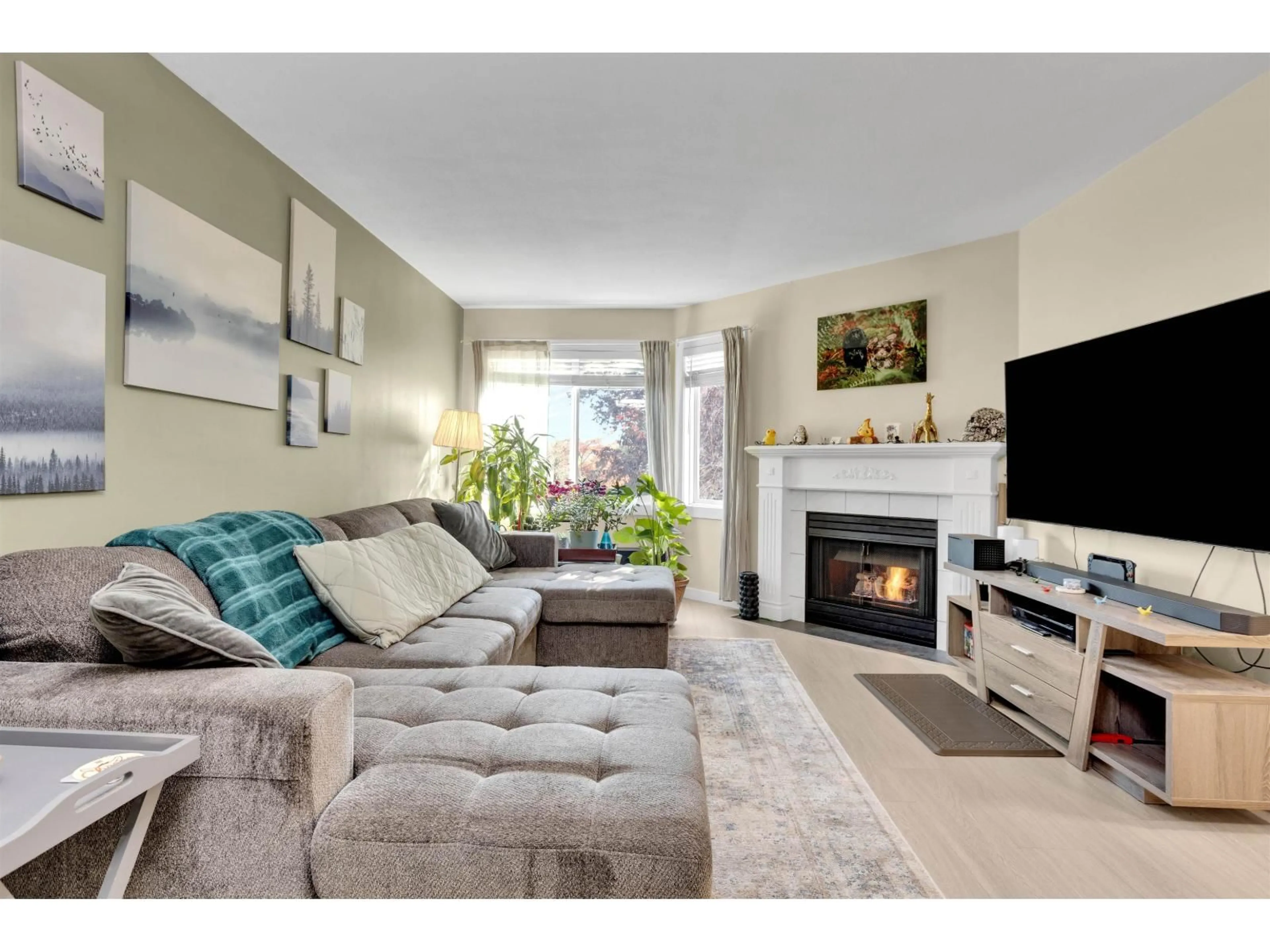Living room with furniture, unknown for 10 - 46375 CESSNA DRIVE, Chilliwack British Columbia V2P1A7