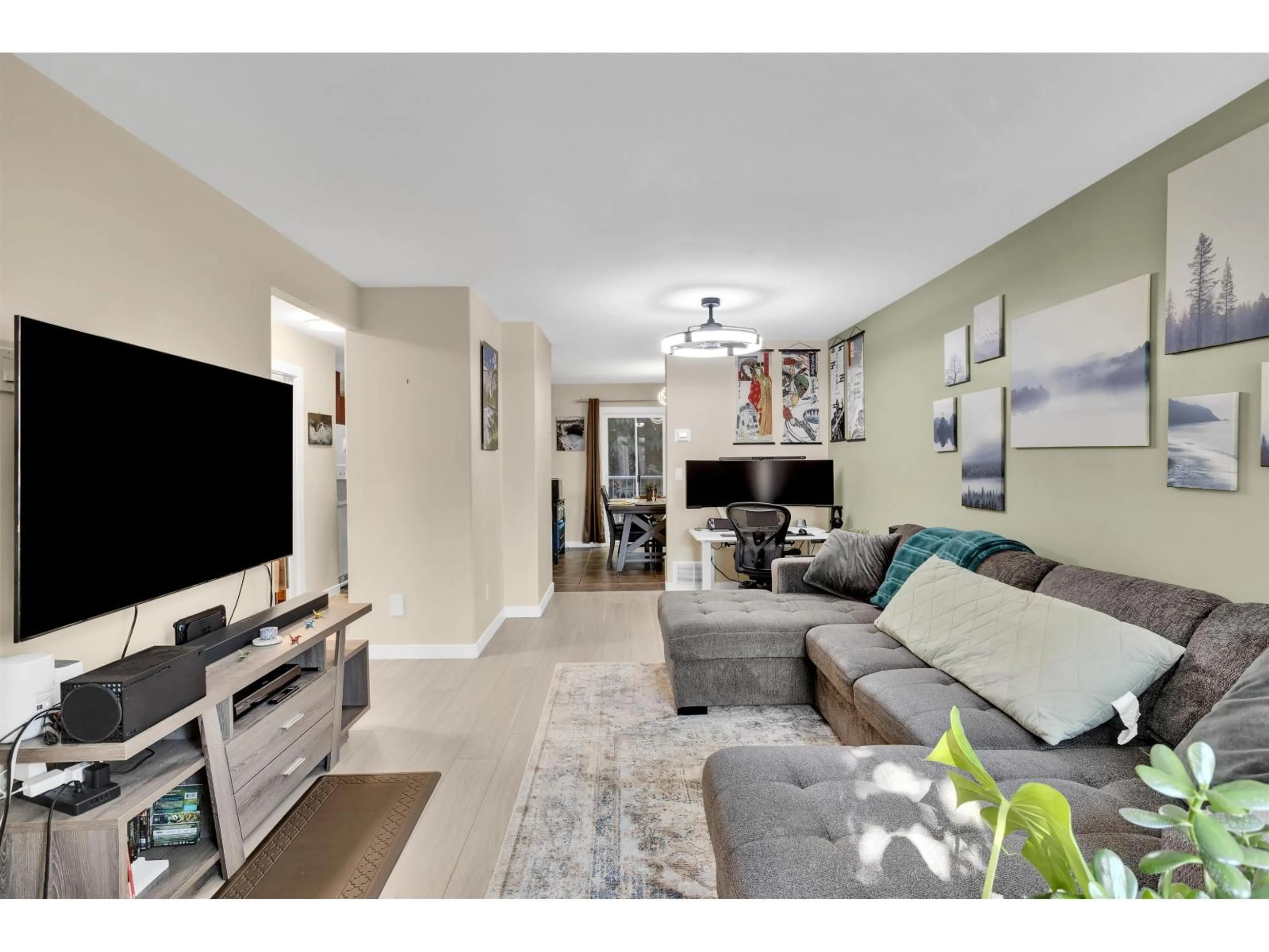 Living room with furniture, unknown for 10 - 46375 CESSNA DRIVE, Chilliwack British Columbia V2P1A7