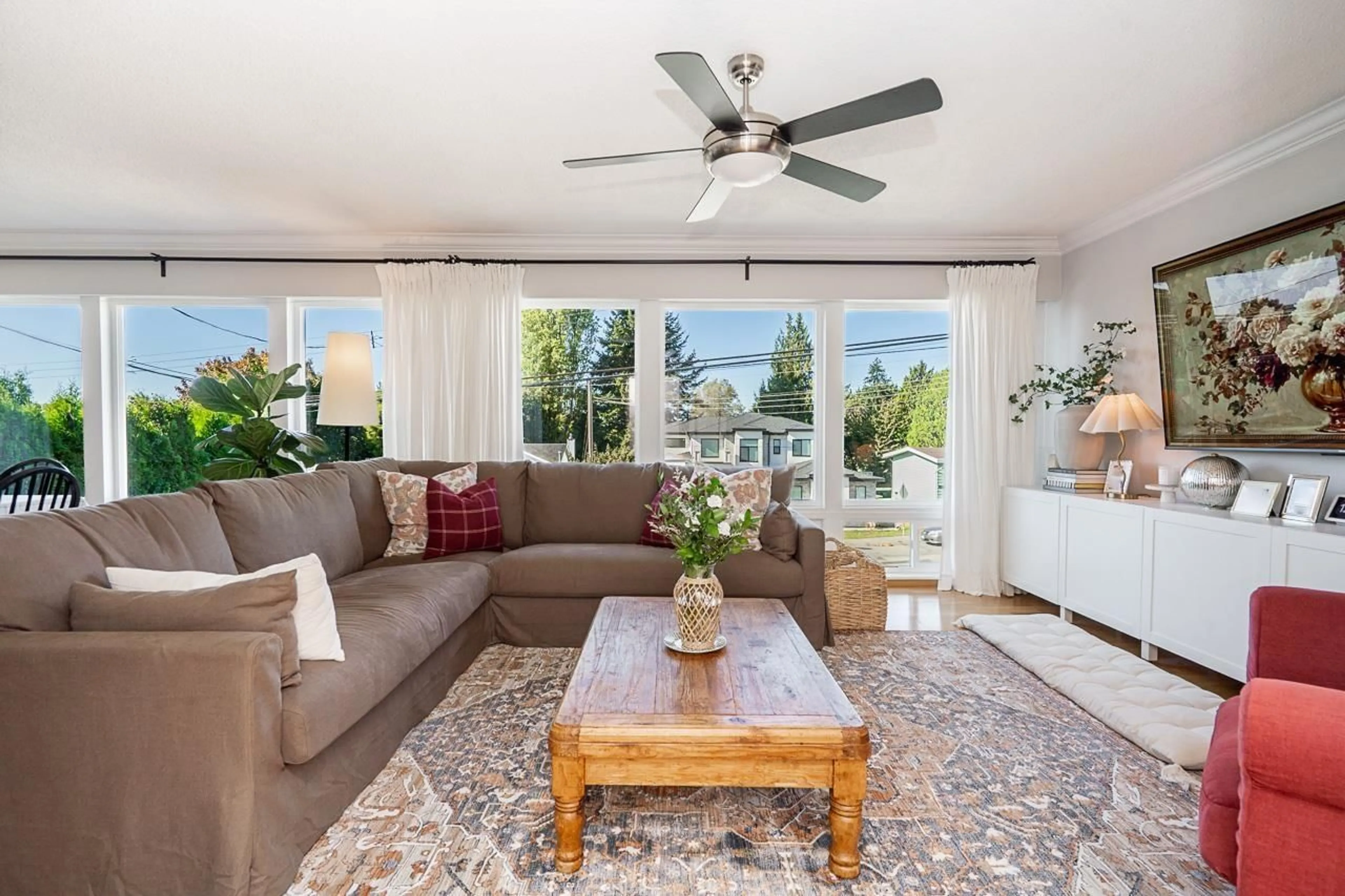 Living room with furniture, unknown for 5846 180 STREET, Surrey British Columbia V3S4L1