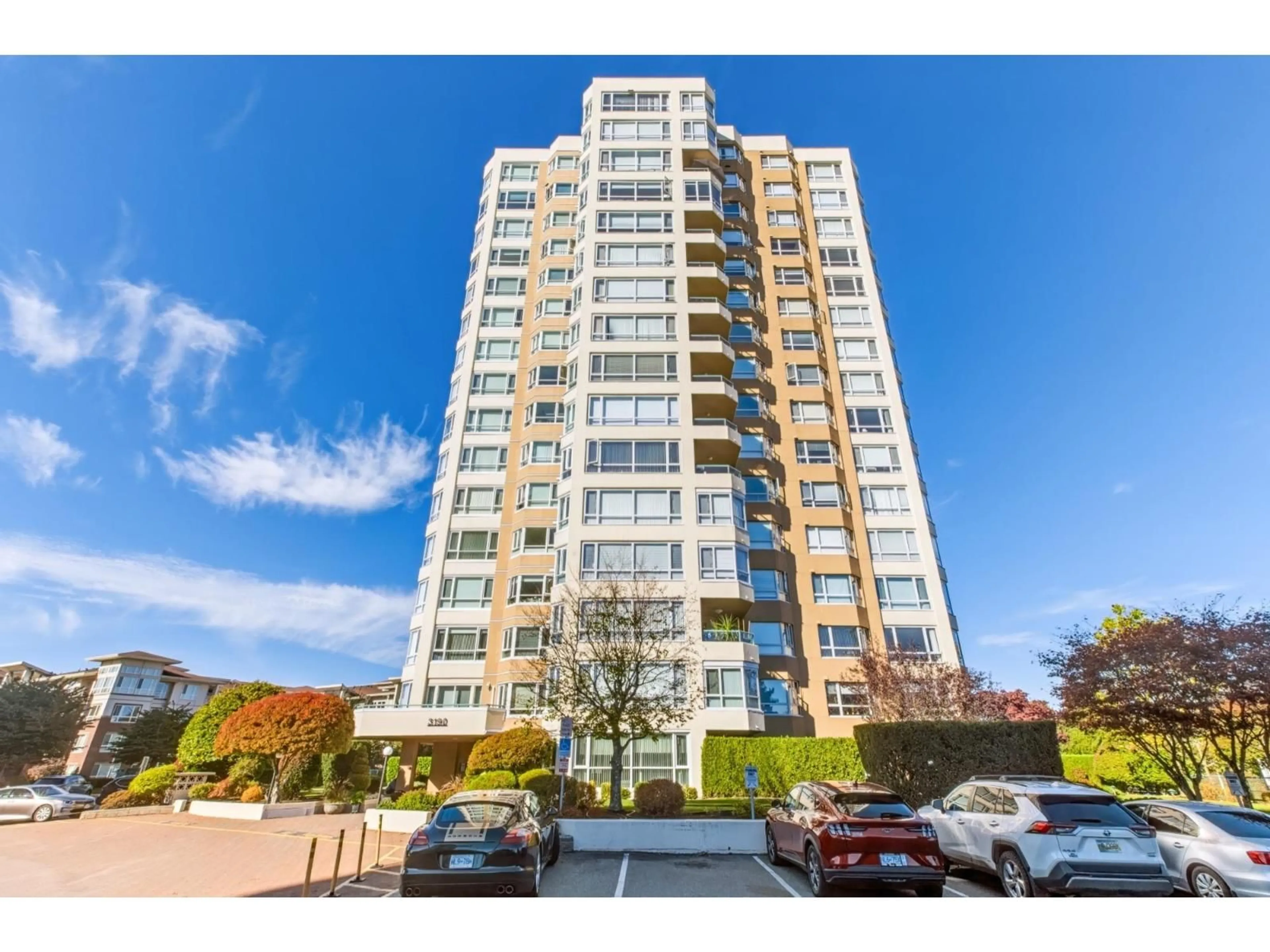 Indoor foyer for 1201 - 3190 GLADWIN ROAD, Abbotsford British Columbia V2T5T2