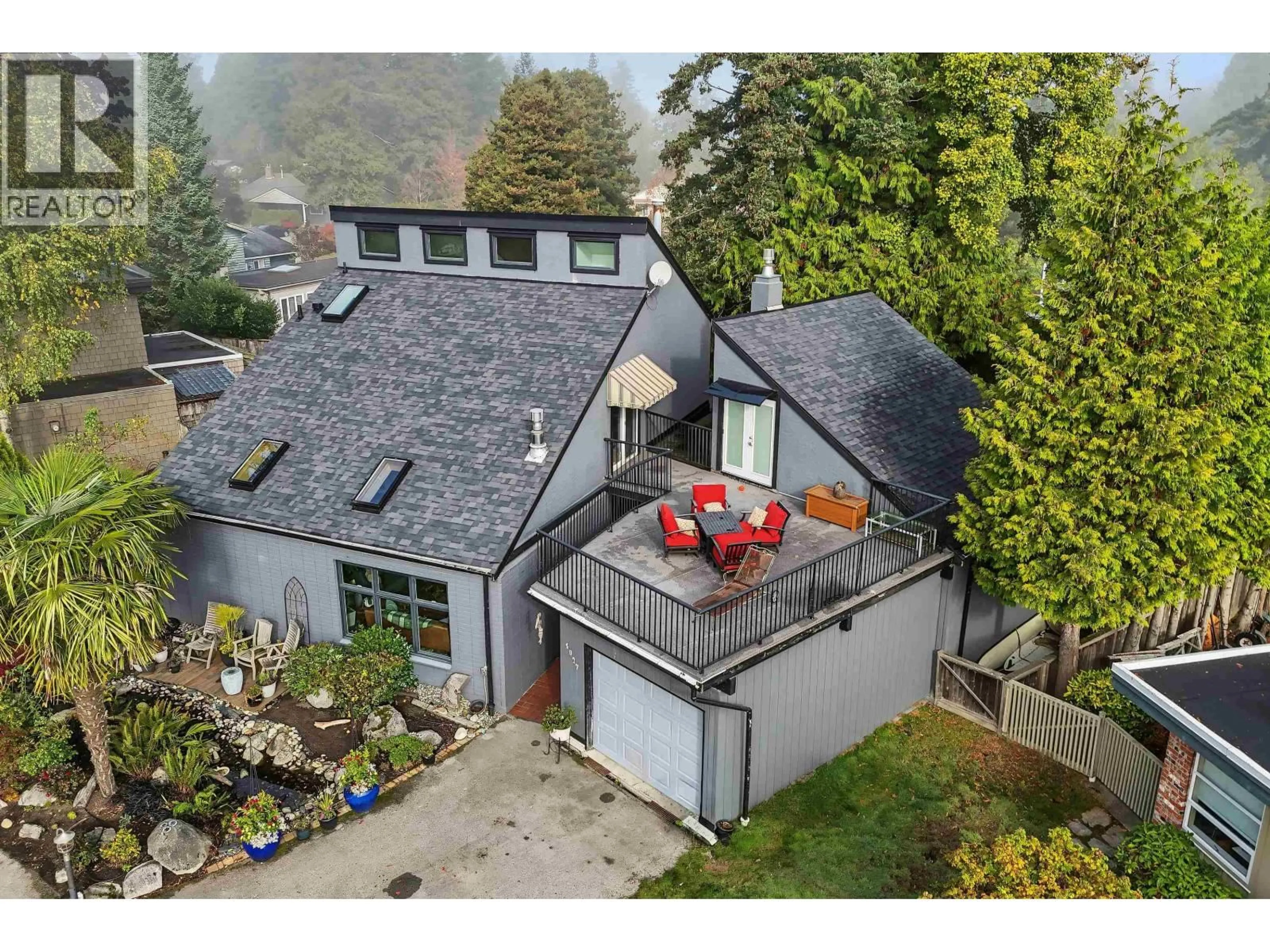 A pic from outside/outdoor area/front of a property/back of a property/a pic from drone, unknown for 4927 CEDAR CRESCENT, Delta British Columbia V4M1J9