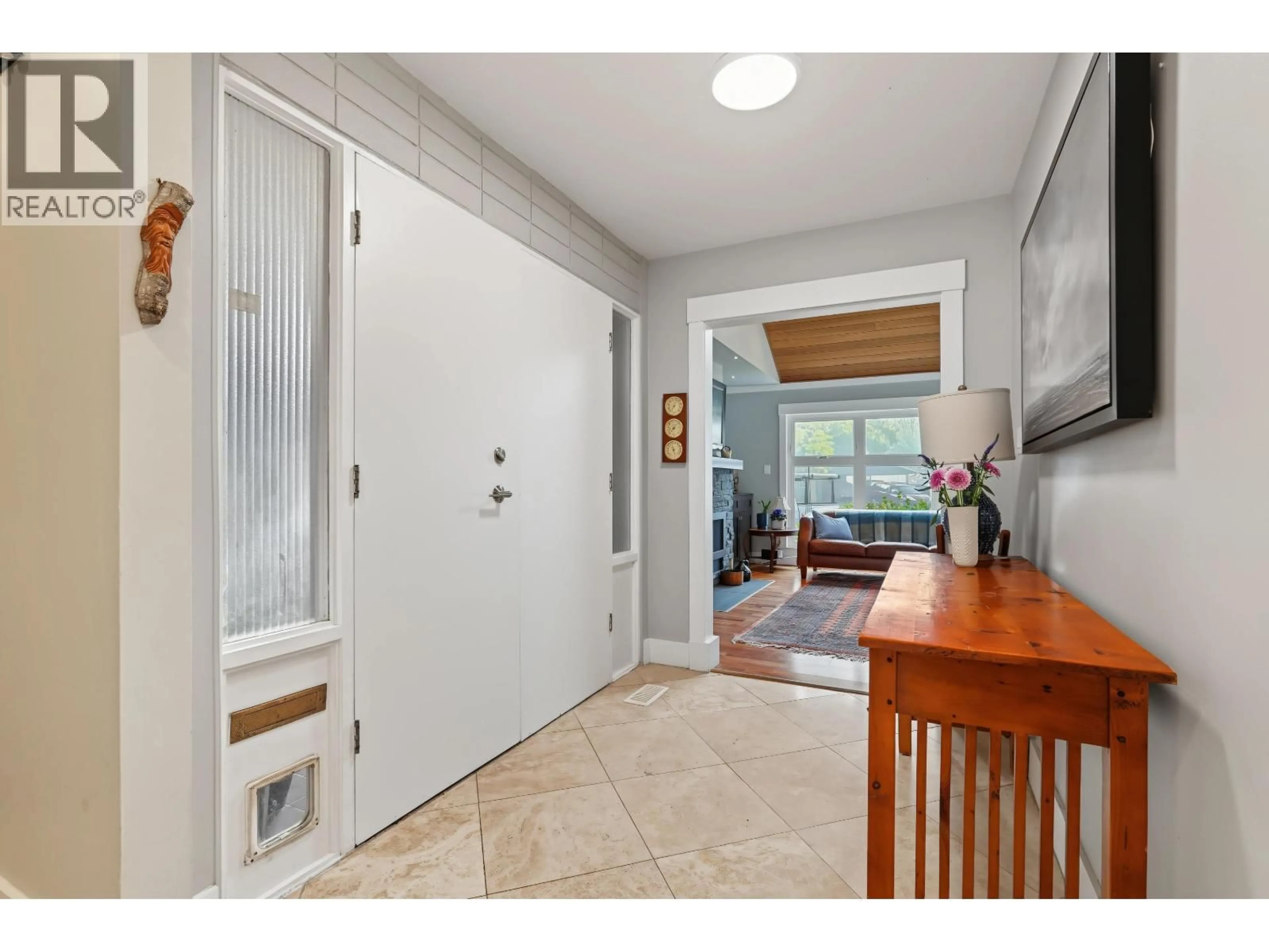 Indoor entryway for 4927 CEDAR CRESCENT, Delta British Columbia V4M1J9
