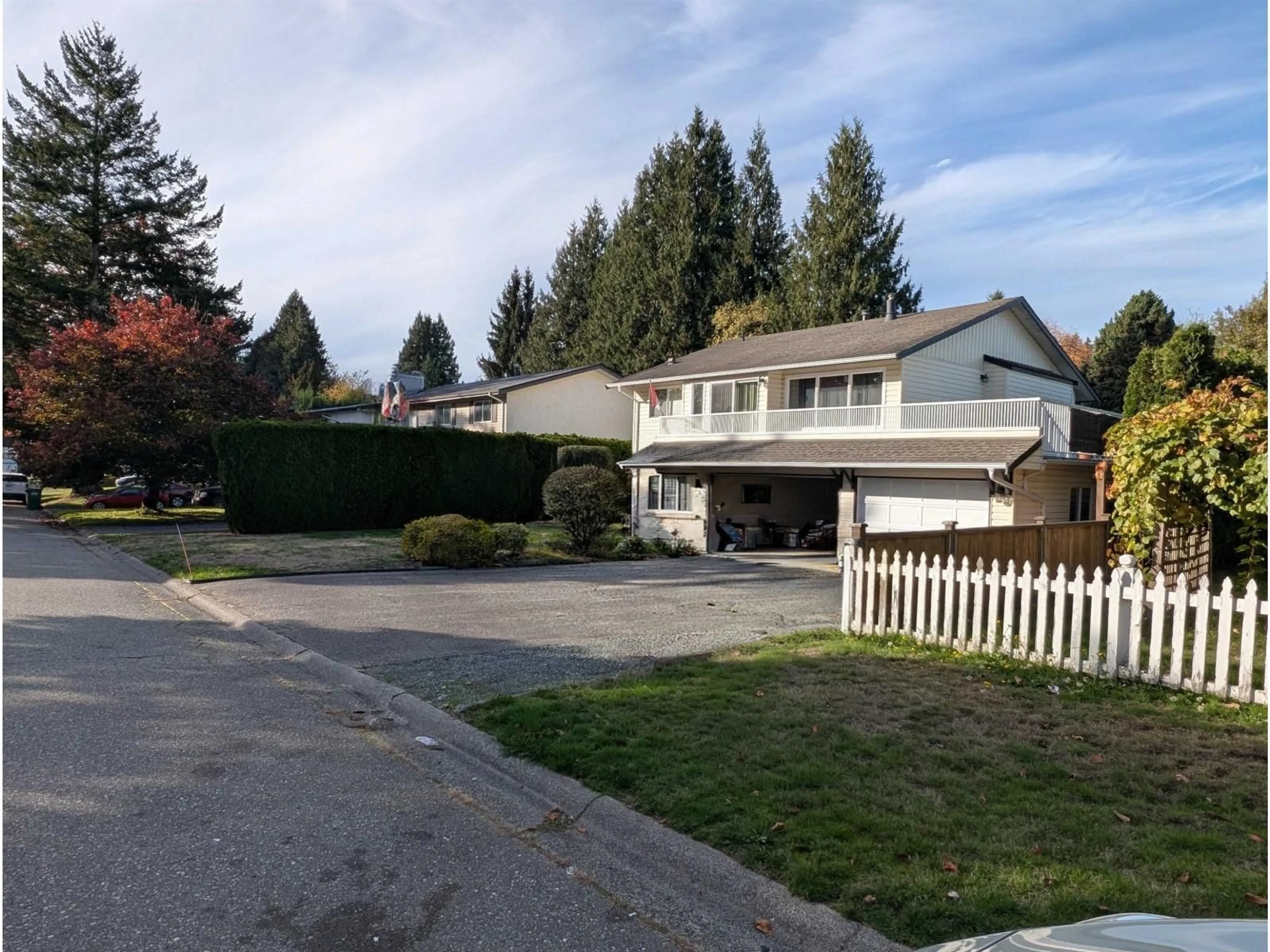 A pic from outside/outdoor area/front of a property/back of a property/a pic from drone, street for 2691 MACBETH CRESCENT, Abbotsford British Columbia V3G1C2