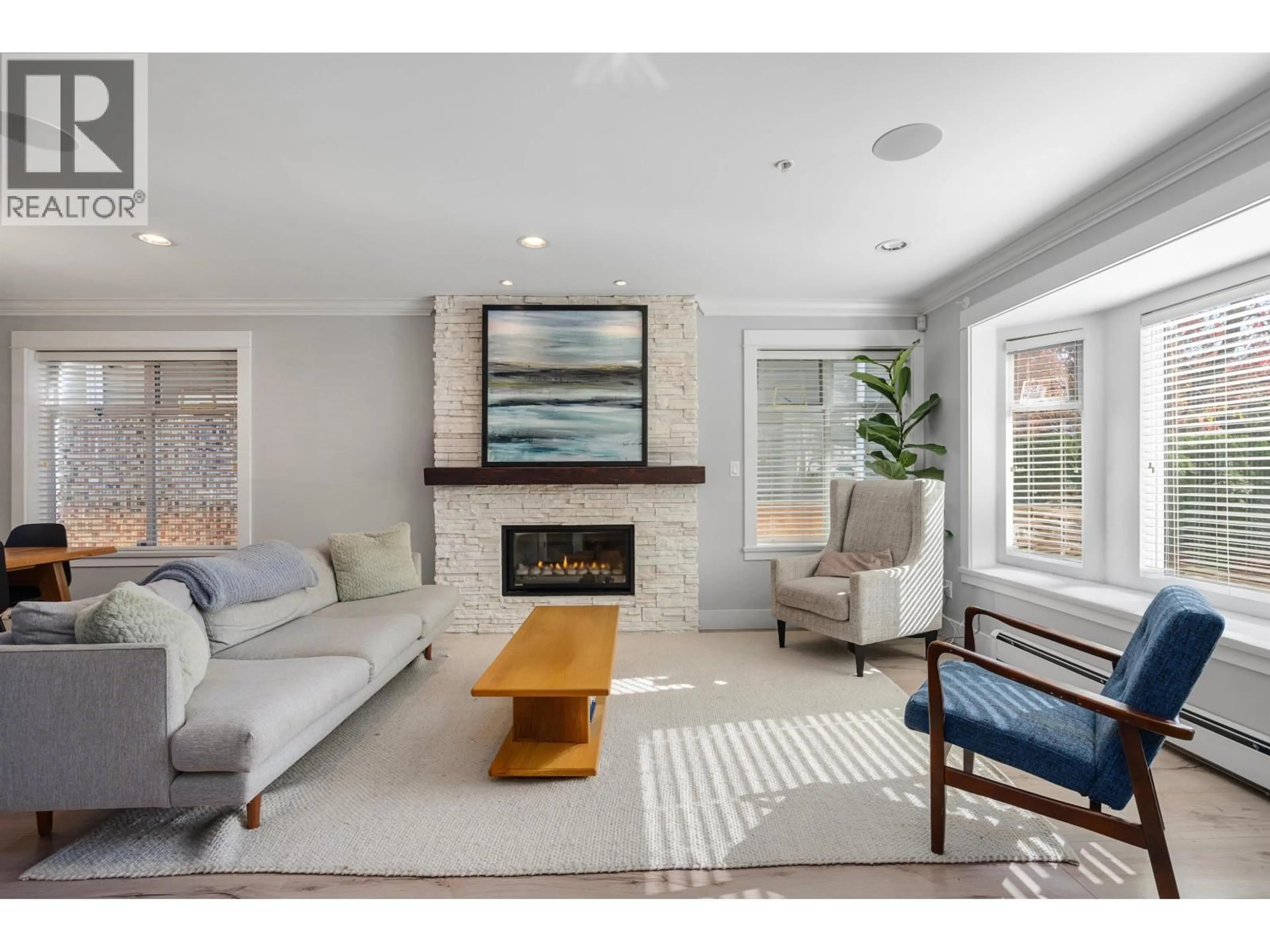 Living room with furniture, unknown for 35 15TH AVENUE, Vancouver British Columbia V5Y1X7
