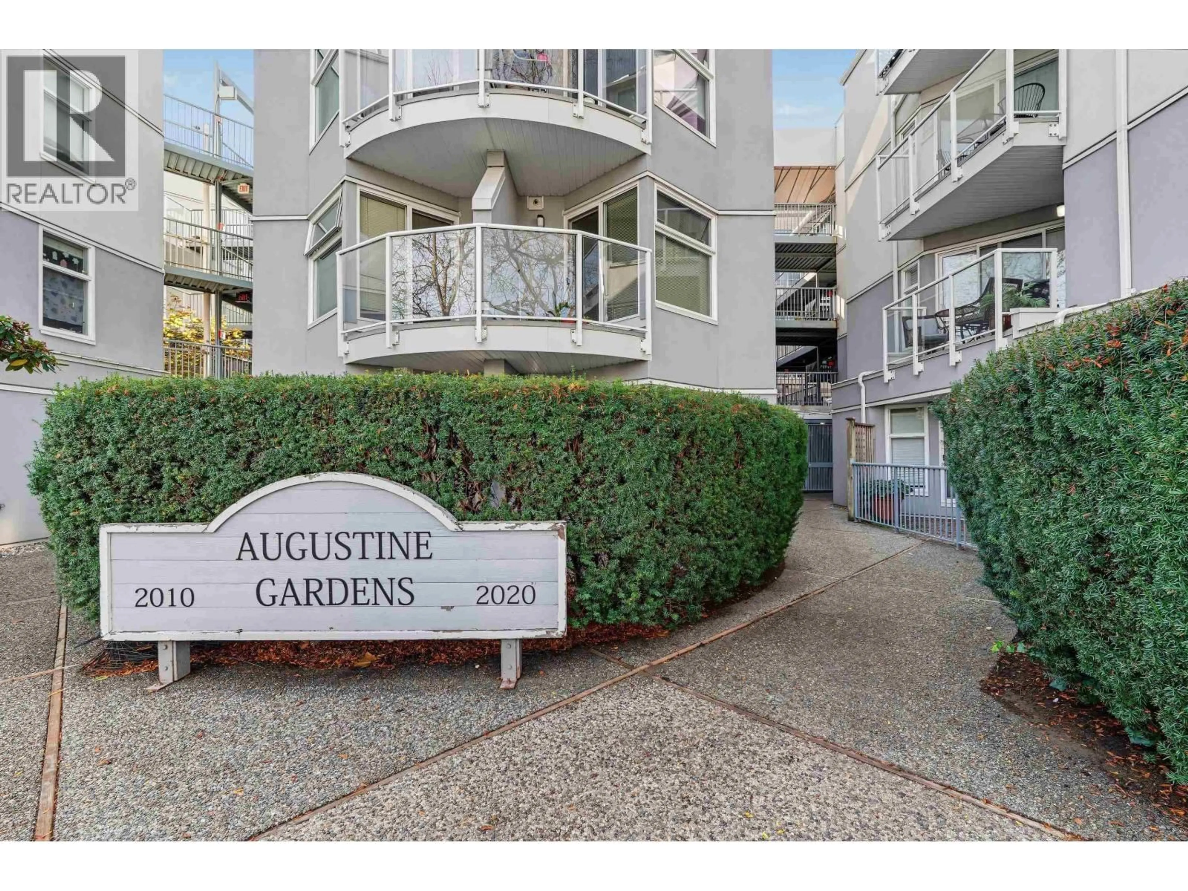 Indoor foyer for 314 - 2020 8TH AVENUE, Vancouver British Columbia V6J1W5