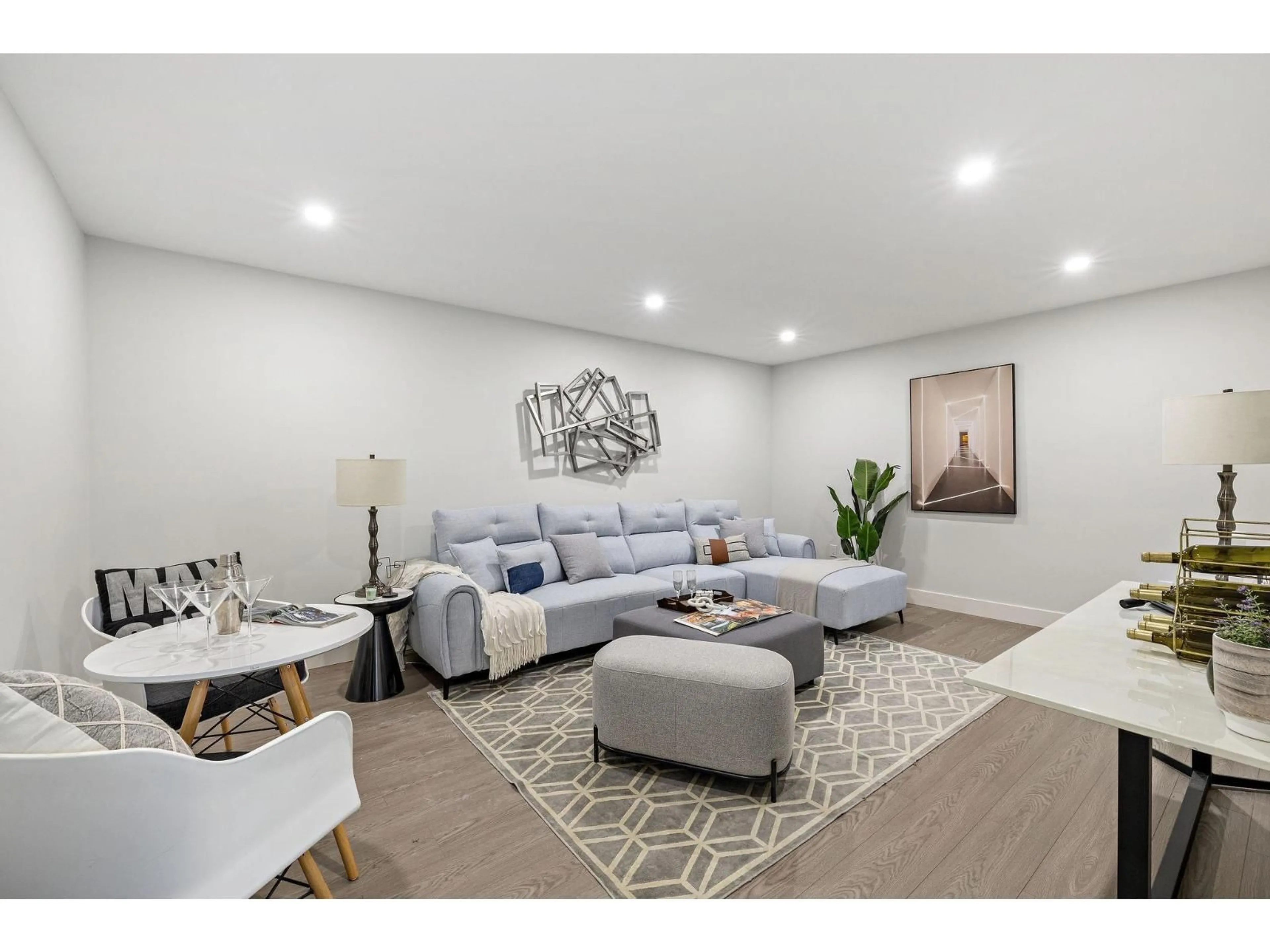 Living room with furniture, unknown for 8 - 14391 61A AVENUE, Surrey British Columbia V3X1A4