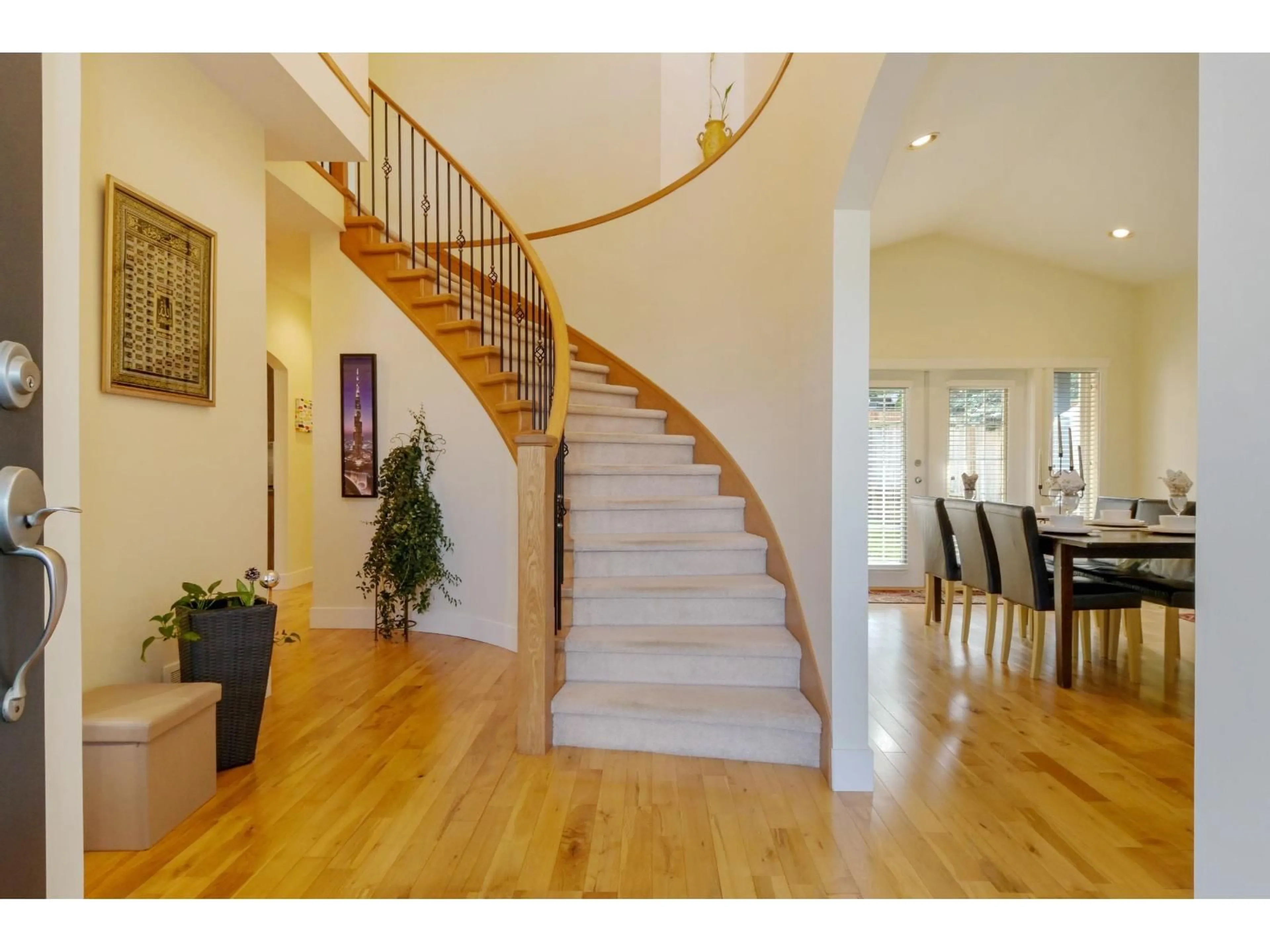 Indoor foyer for 6122 164 STREET, Surrey British Columbia V3S3V8