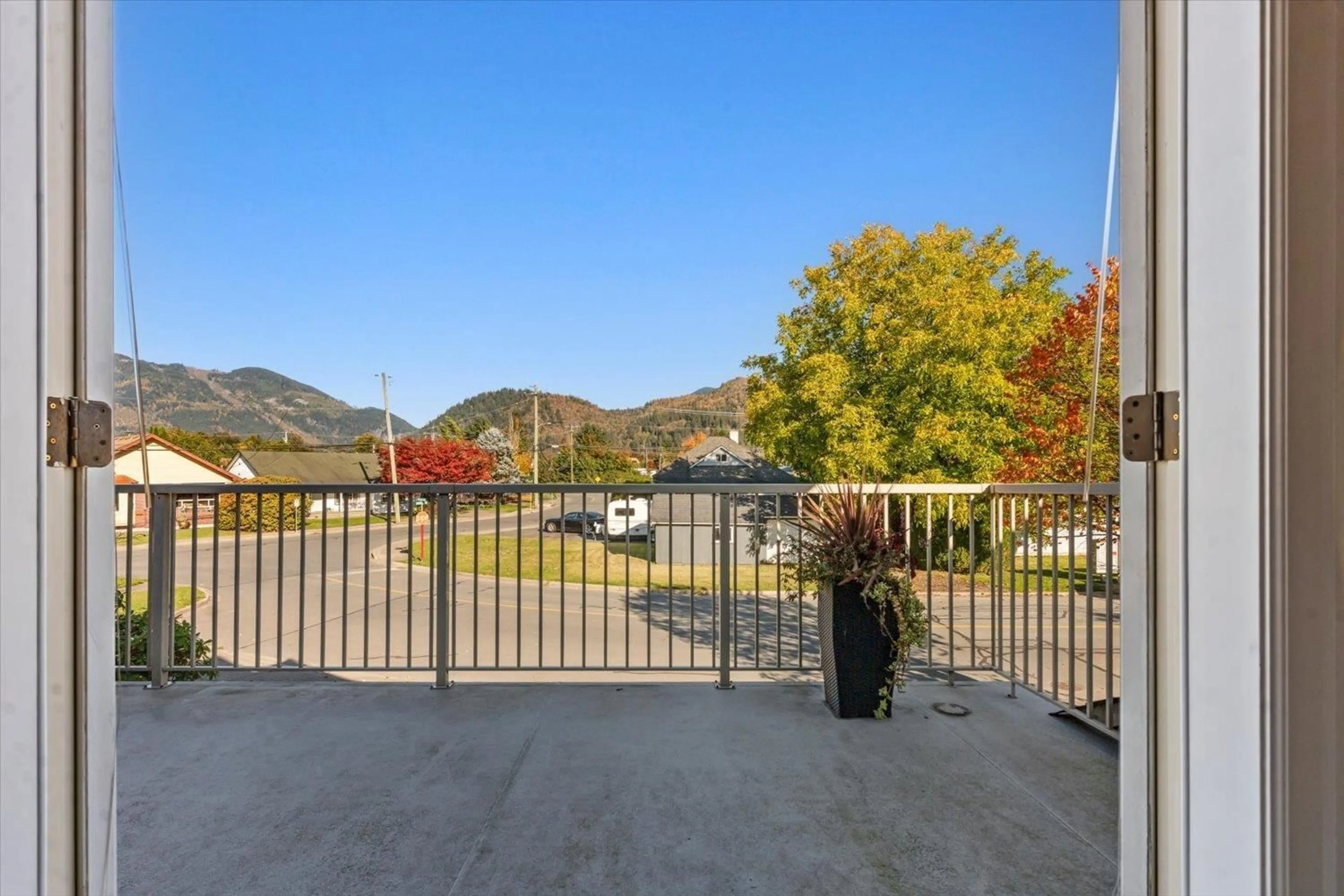 Patio, mountain view for 6898 CHEAM AVENUE, Agassiz British Columbia V0M1A3