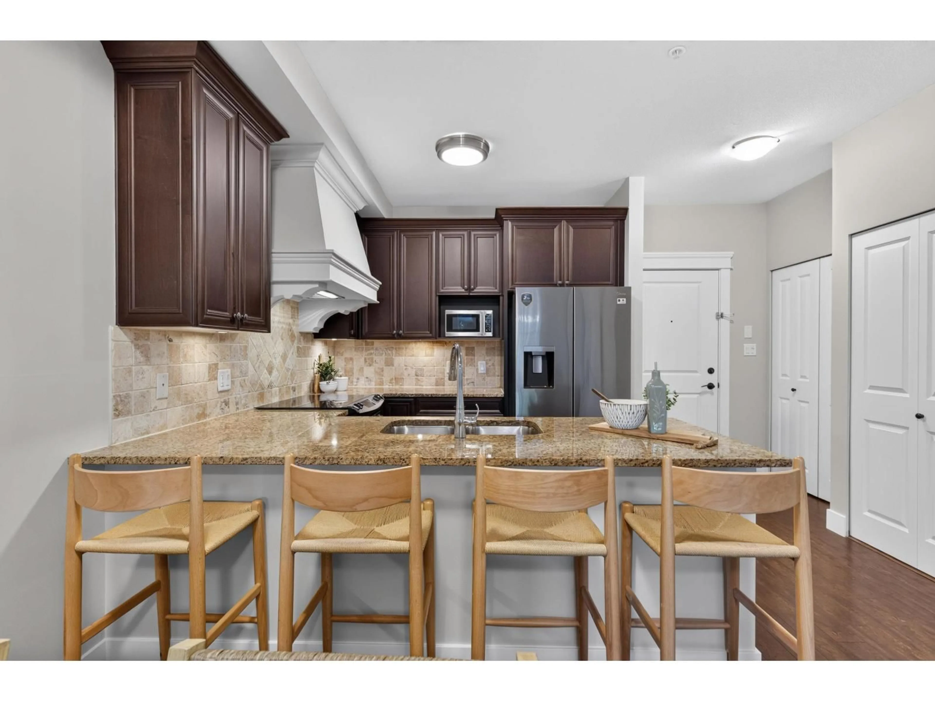 Open concept kitchen, ceramic/tile floor for 107 - 19530 65 AVENUE, Surrey British Columbia V4N6M1