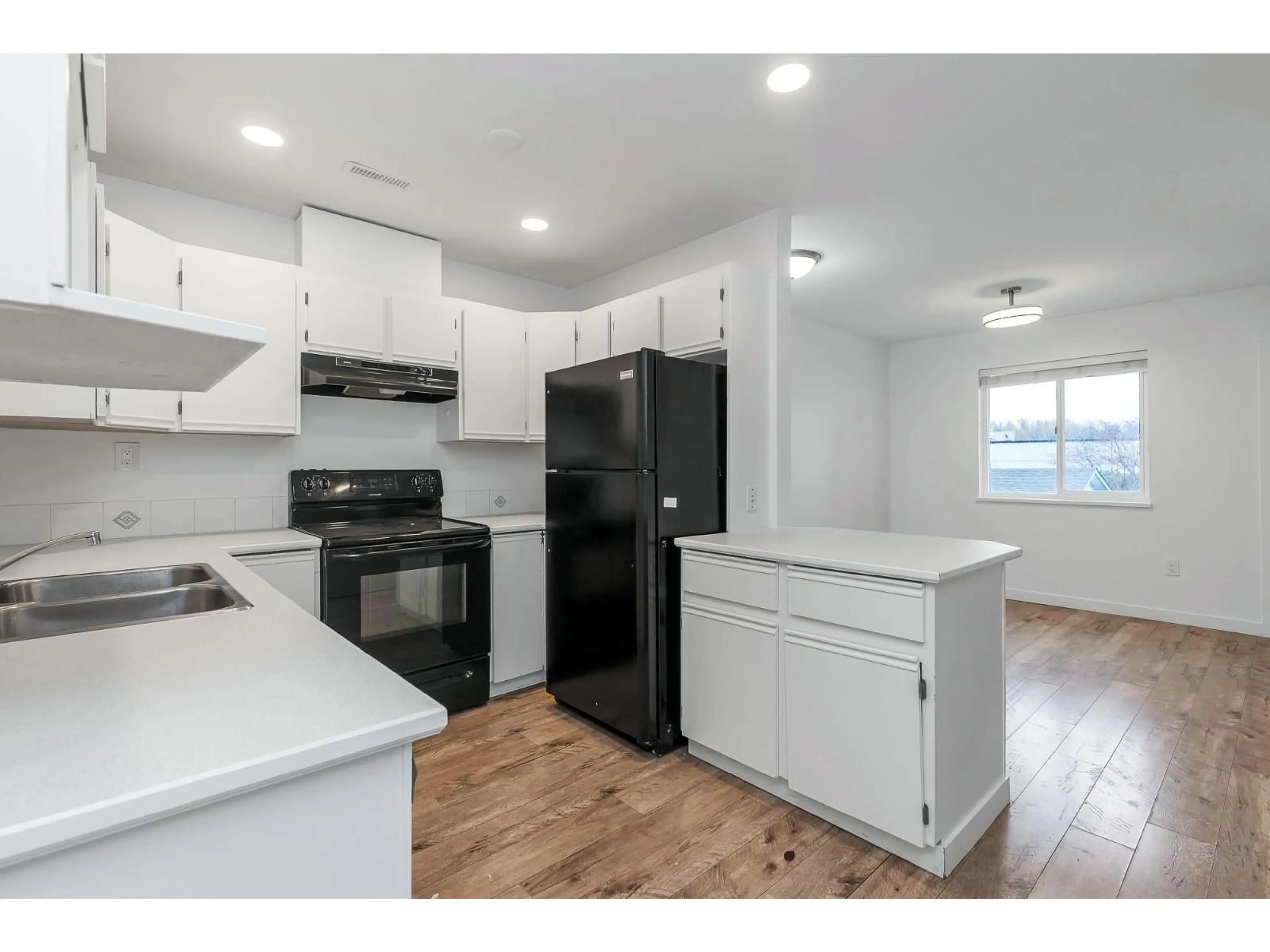 Standard kitchen, unknown for 12 - 7715 LUCKAKUCK PLACE, Chilliwack British Columbia V2R3N6