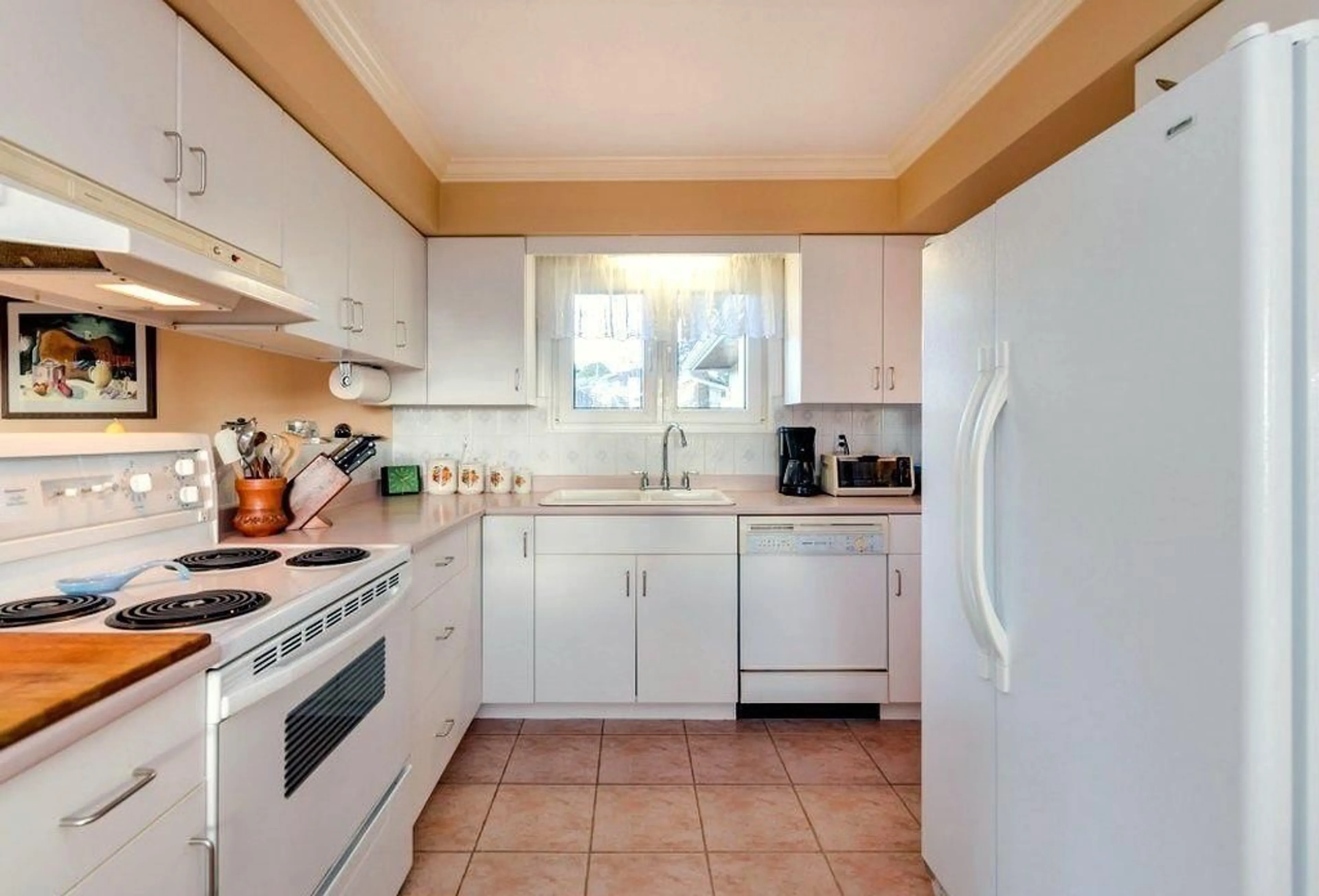 Standard kitchen, ceramic/tile floor for 7554 FILEY DRIVE, Delta British Columbia V4C6W4