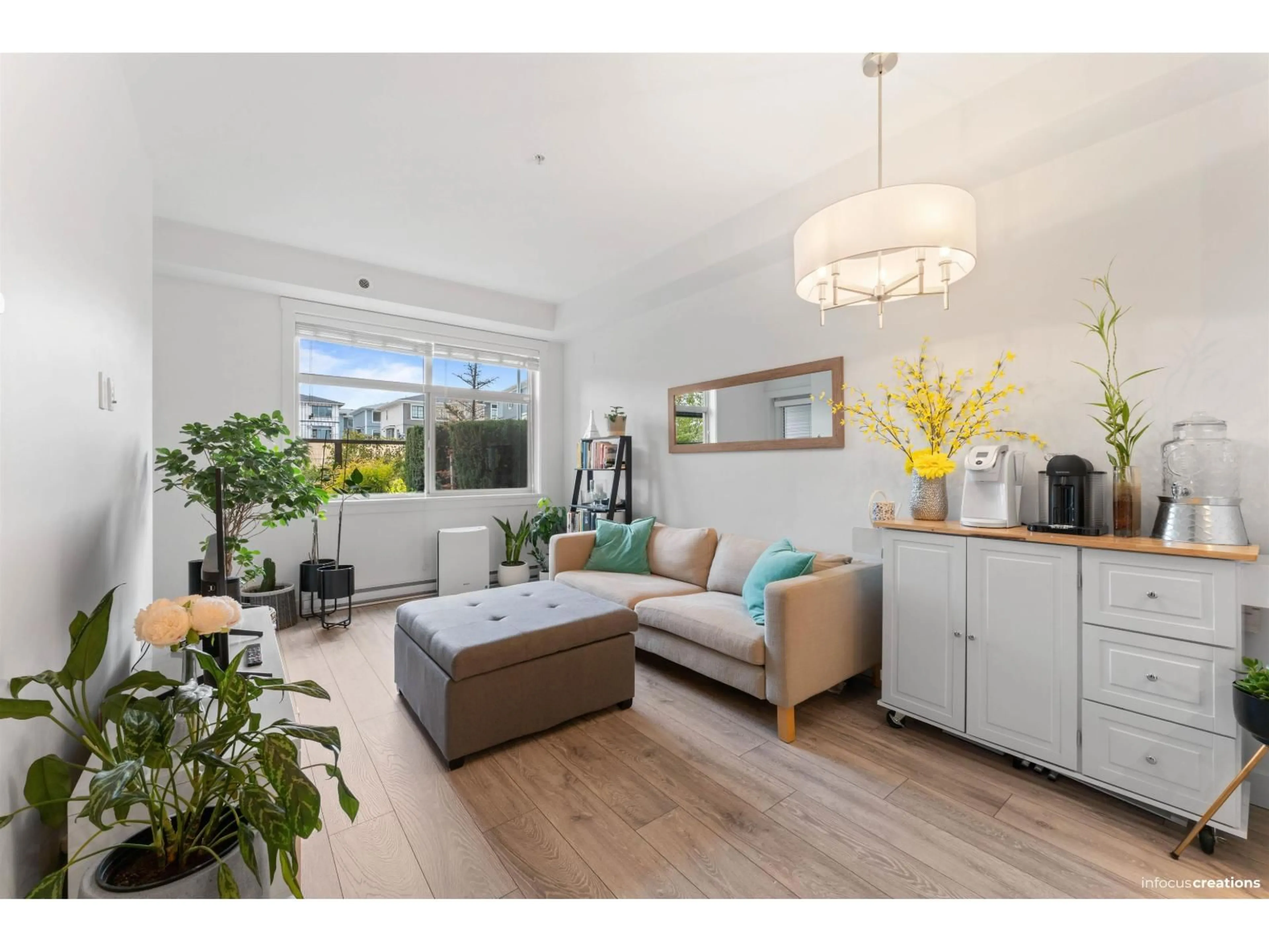 Living room with furniture, unknown for 123 - 20673 78 AVENUE, Langley British Columbia V2Y3K1