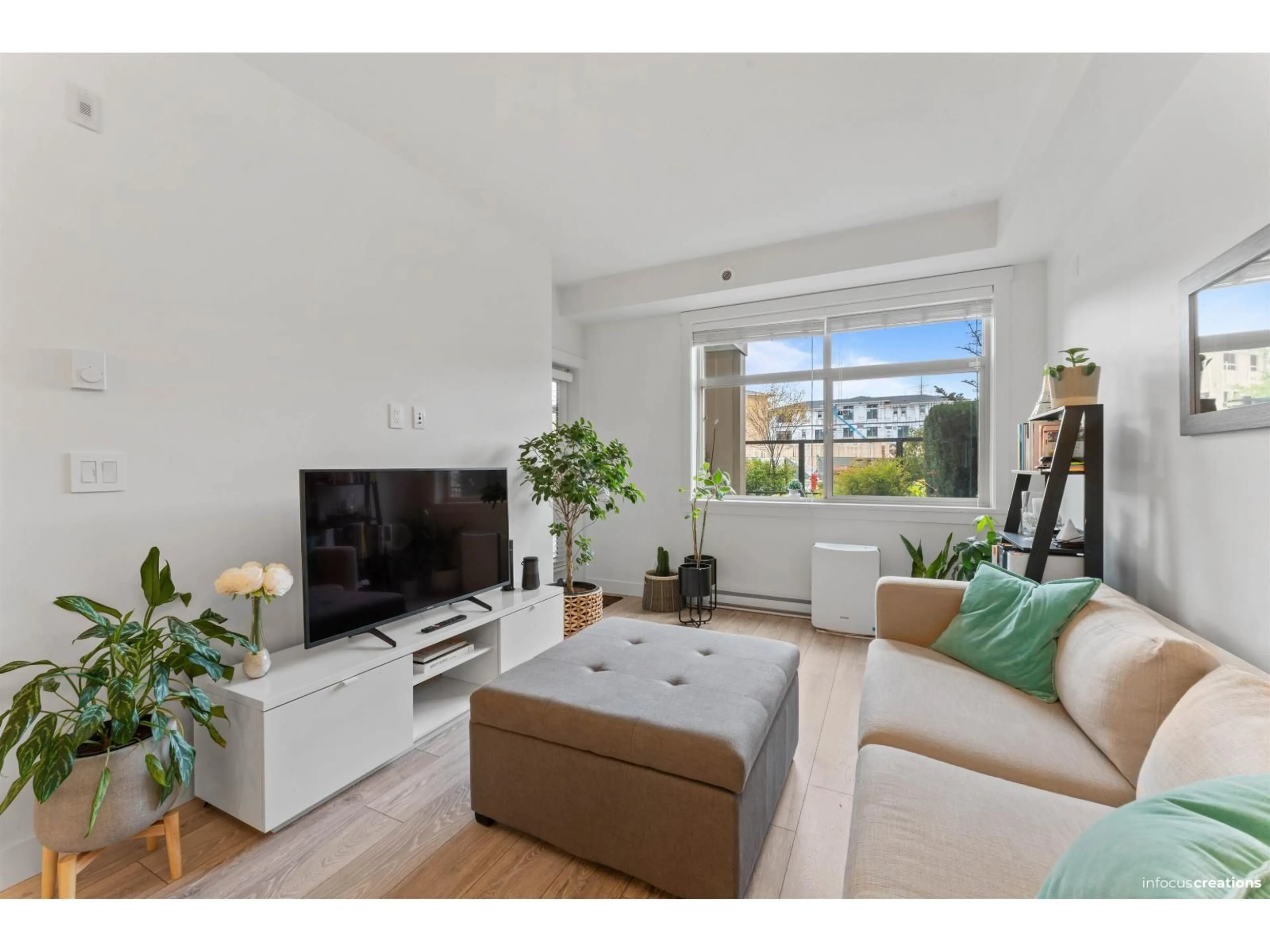 Living room with furniture, unknown for 123 - 20673 78 AVENUE, Langley British Columbia V2Y3K1