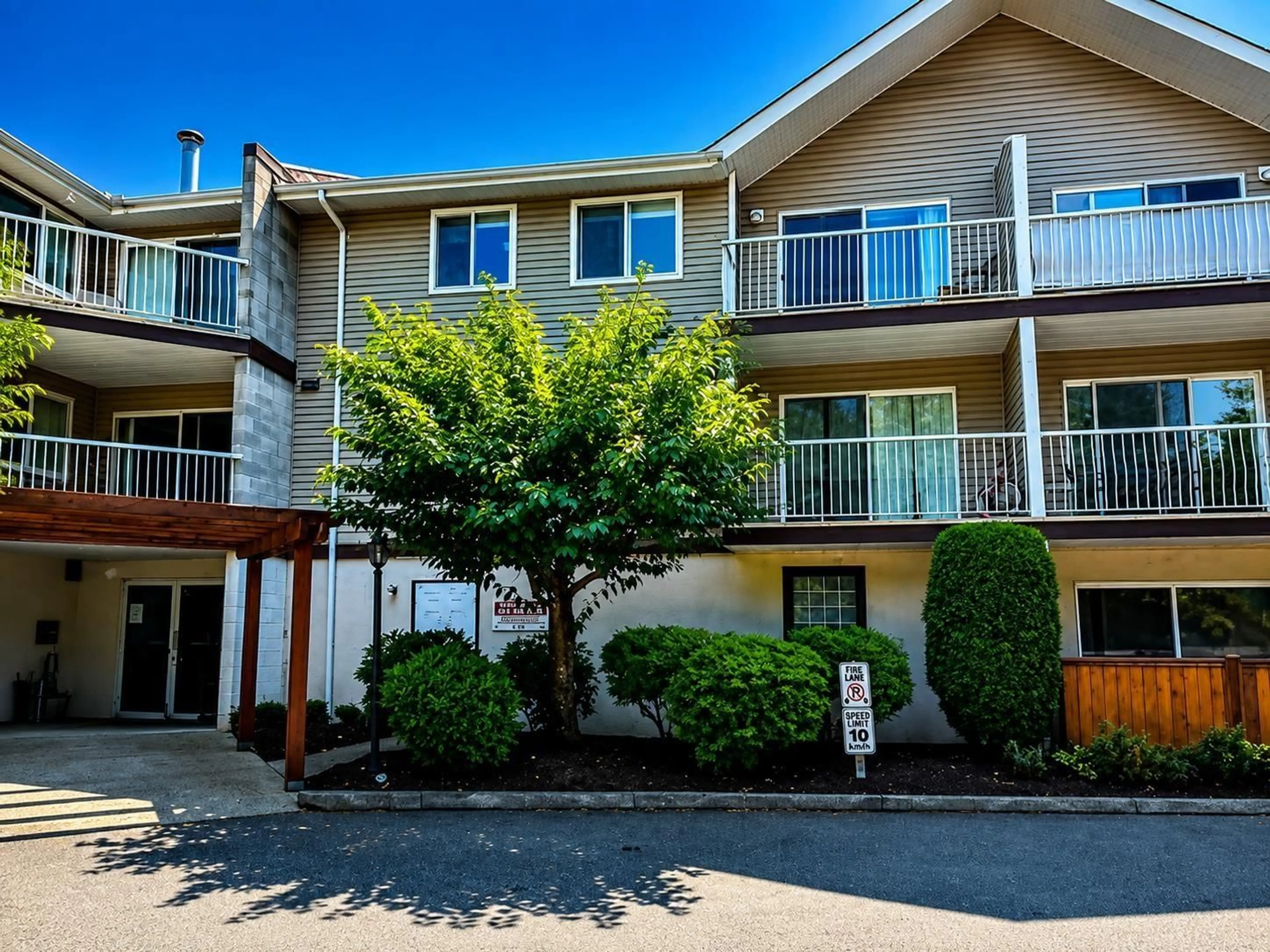 Patio, street for 306 - 45222 WATSON ROAD, Chilliwack British Columbia V2R3J4