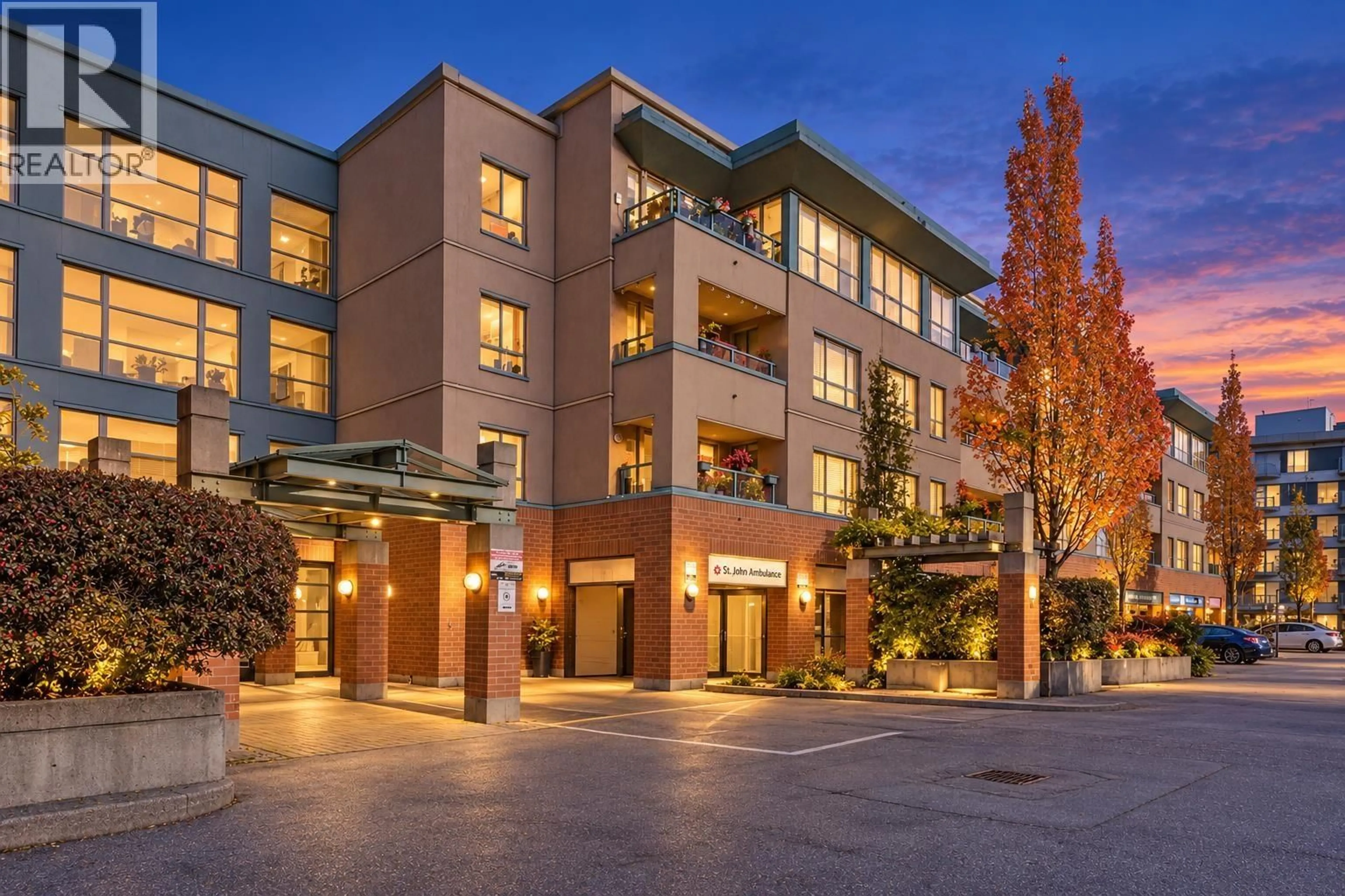 Patio, building for PH12 - 223 MOUNTAIN HIGHWAY, North Vancouver British Columbia V7J3V3