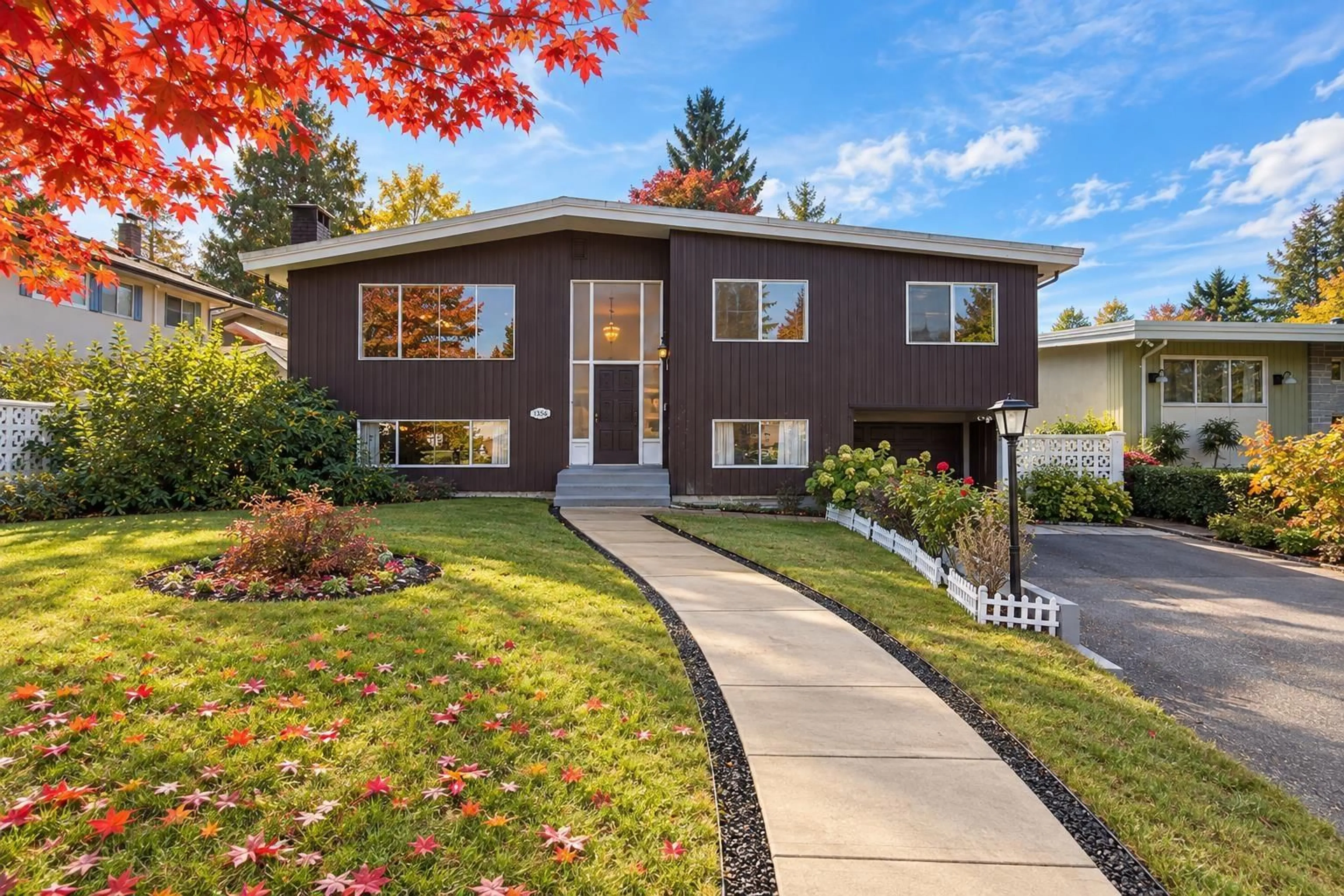 Home with vinyl exterior material, street for 10965 JAY CRESCENT, Surrey British Columbia V3R5B3