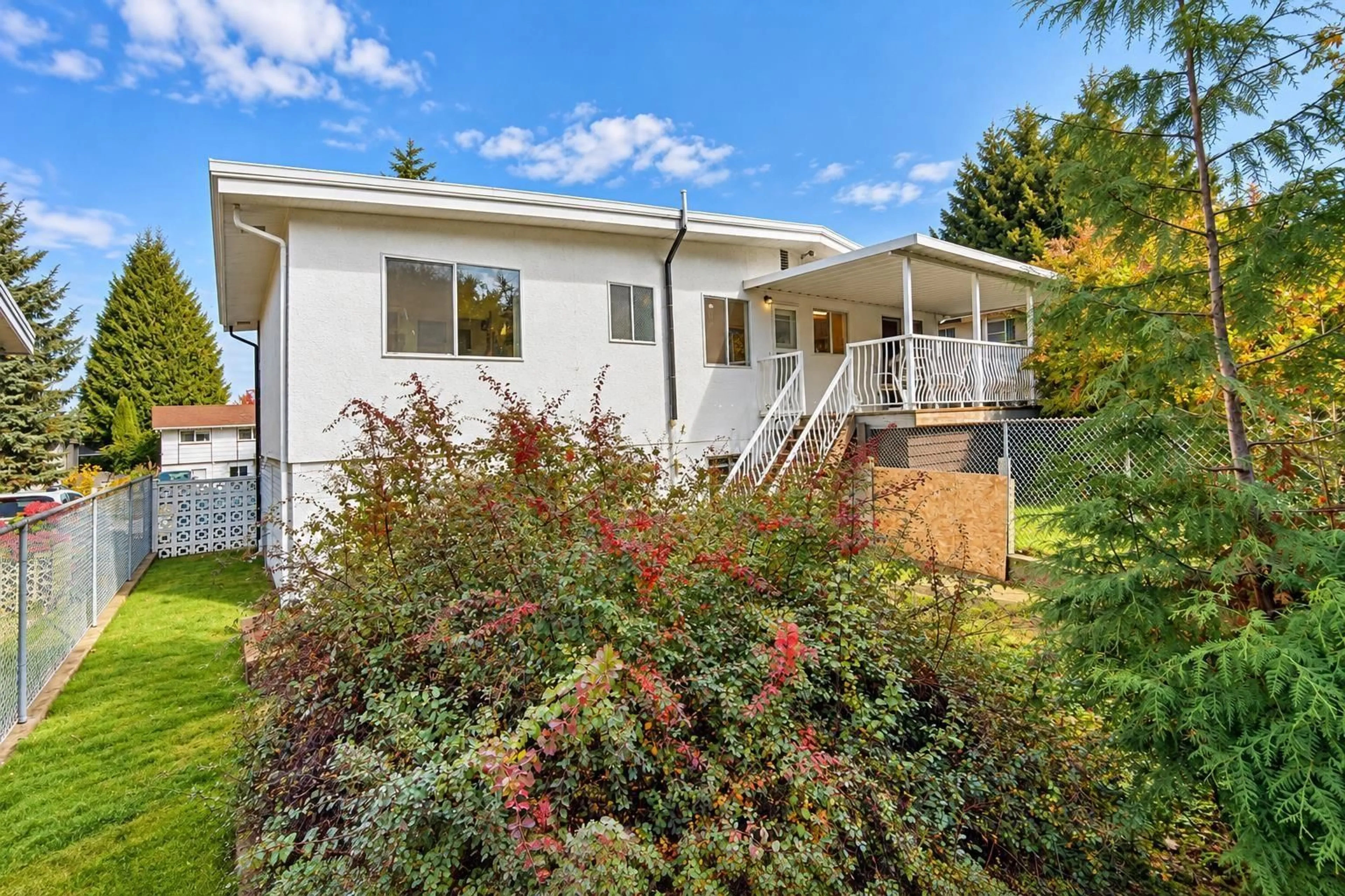 Home with vinyl exterior material, street for 10965 JAY CRESCENT, Surrey British Columbia V3R5B3