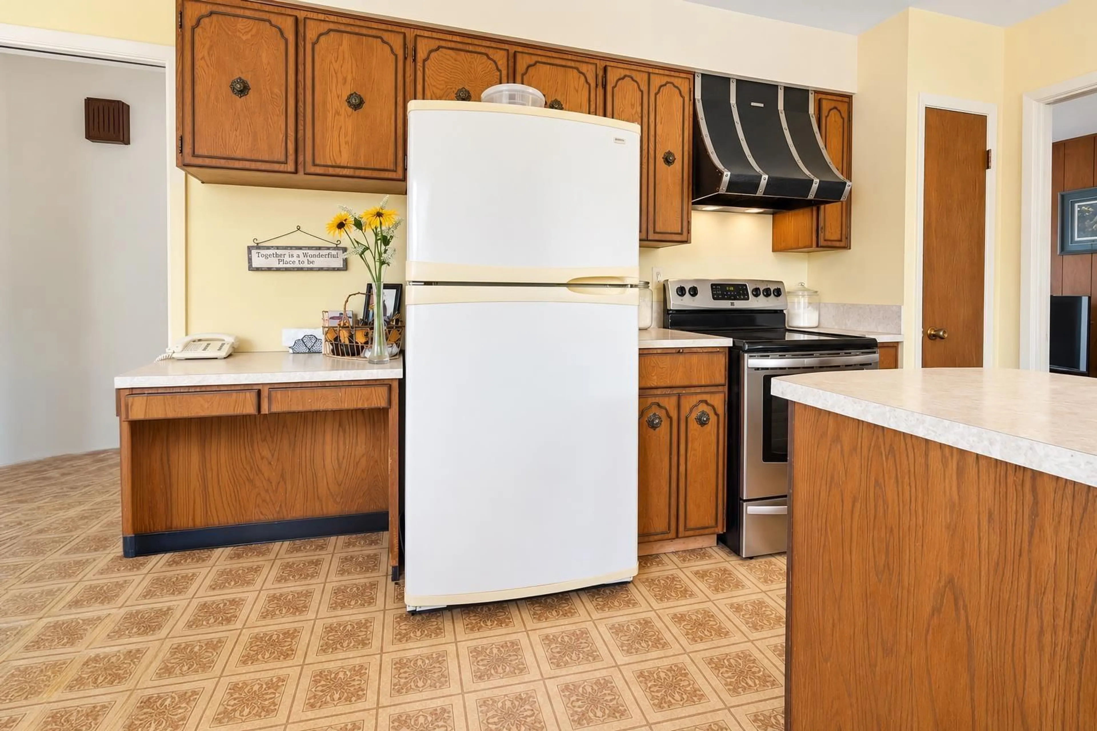 Standard kitchen, ceramic/tile floor for 10965 JAY CRESCENT, Surrey British Columbia V3R5B3