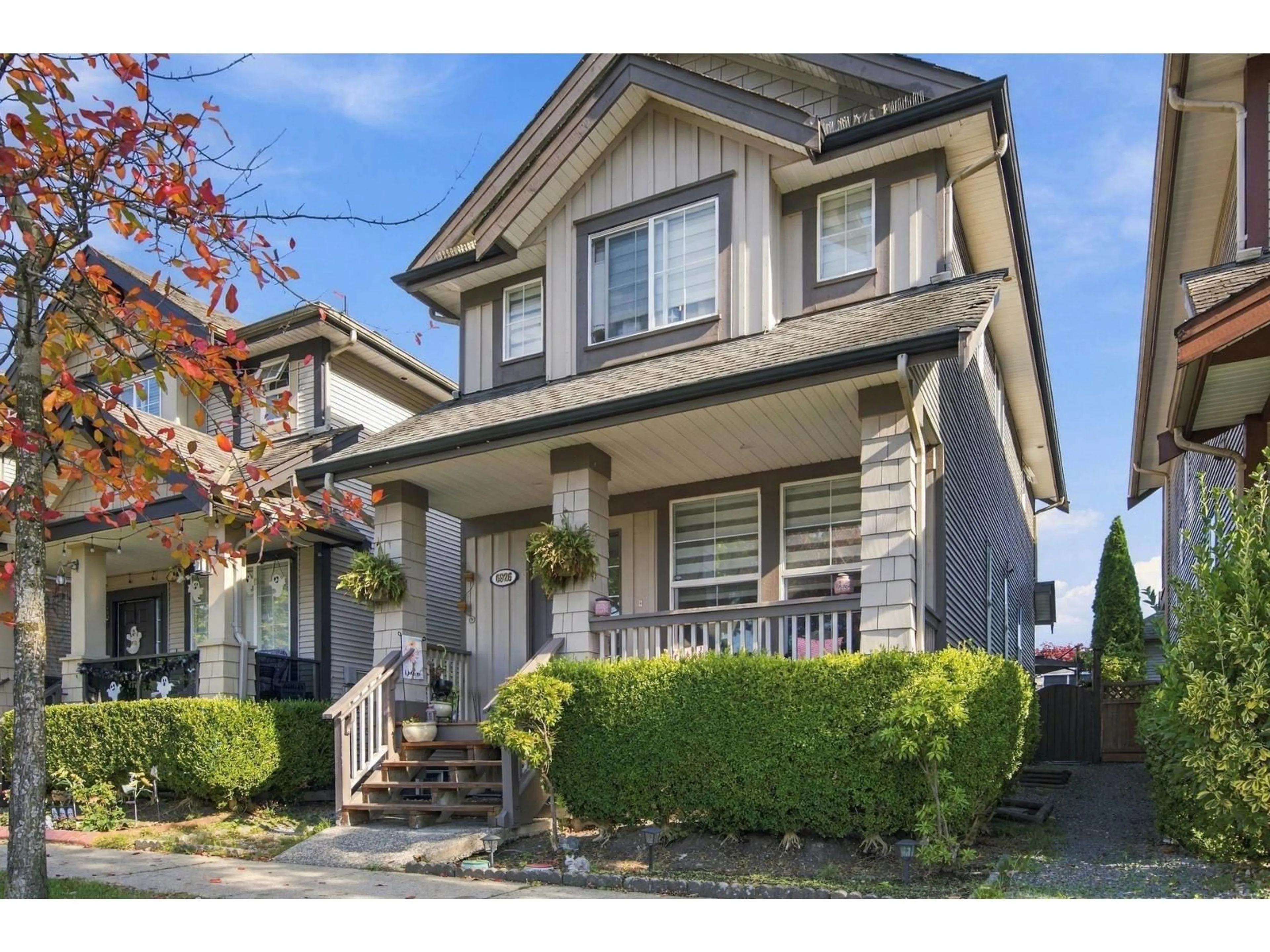 Home with vinyl exterior material, street for 6926 190 STREET, Surrey British Columbia V4N5P1