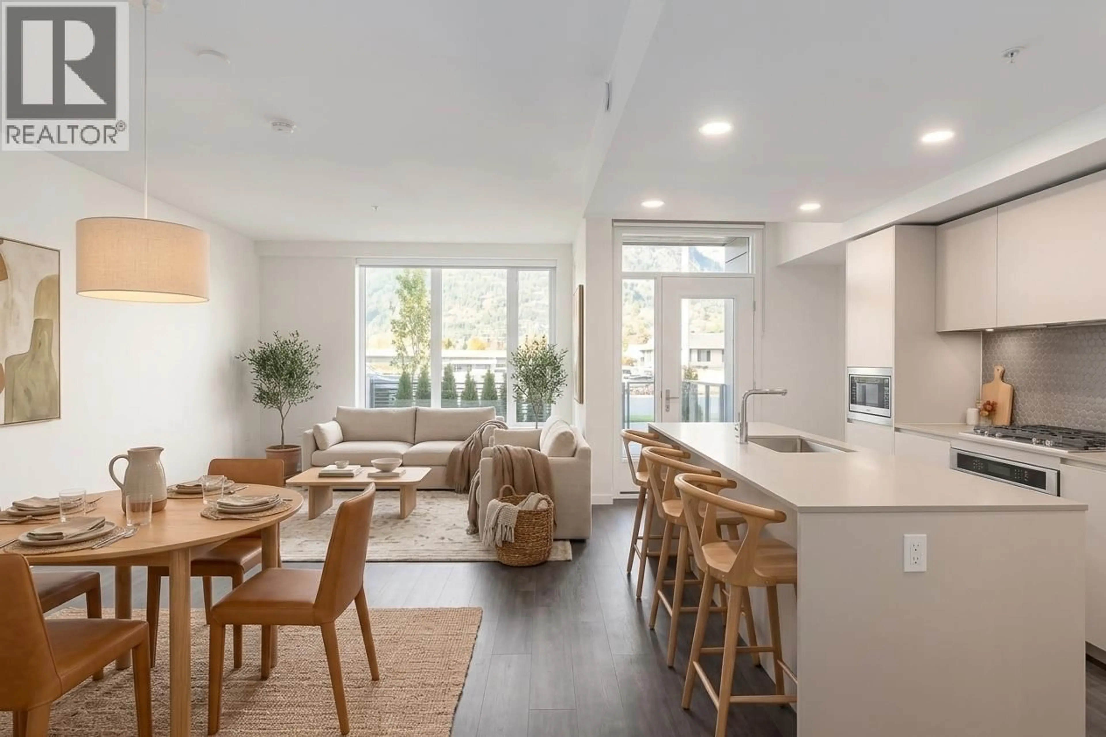 Open concept kitchen, unknown for 111 - 1502 SCOTT CRESCENT, Squamish British Columbia V8B1G7