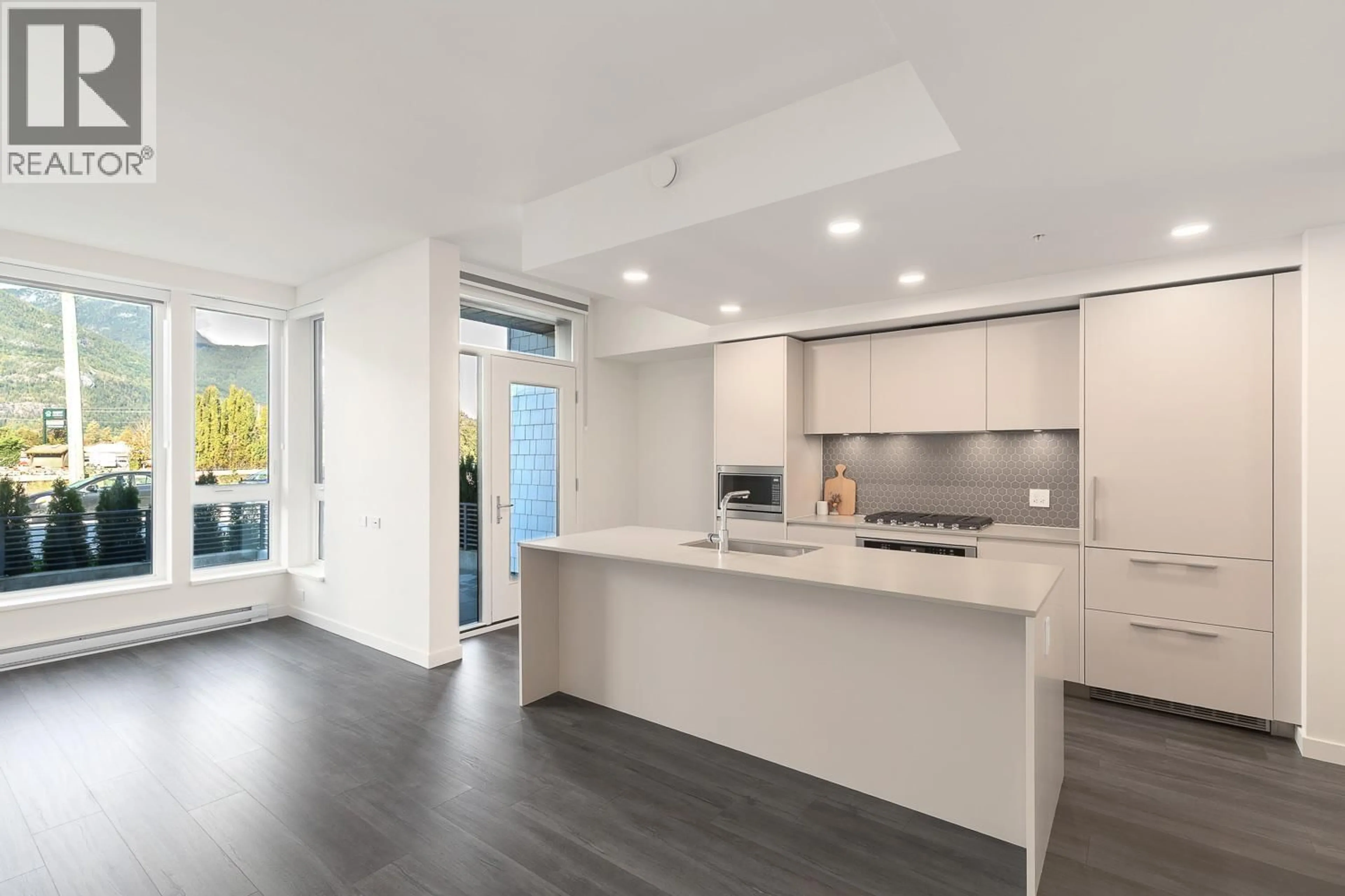 Open concept kitchen, unknown for 111 - 1502 SCOTT CRESCENT, Squamish British Columbia V8B1G7