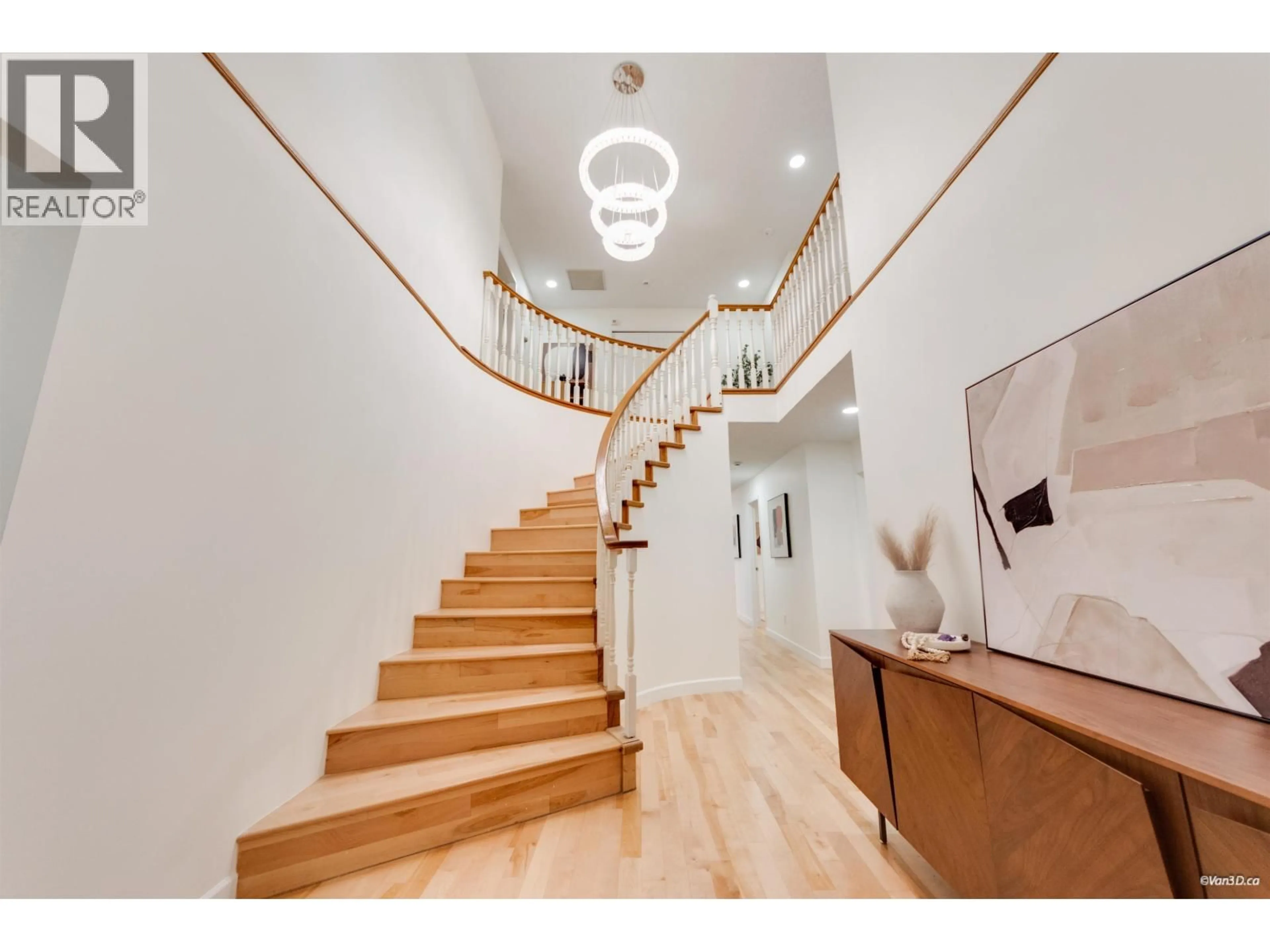 Indoor foyer for 6707 LABURNUM STREET, Vancouver British Columbia V6P5M6