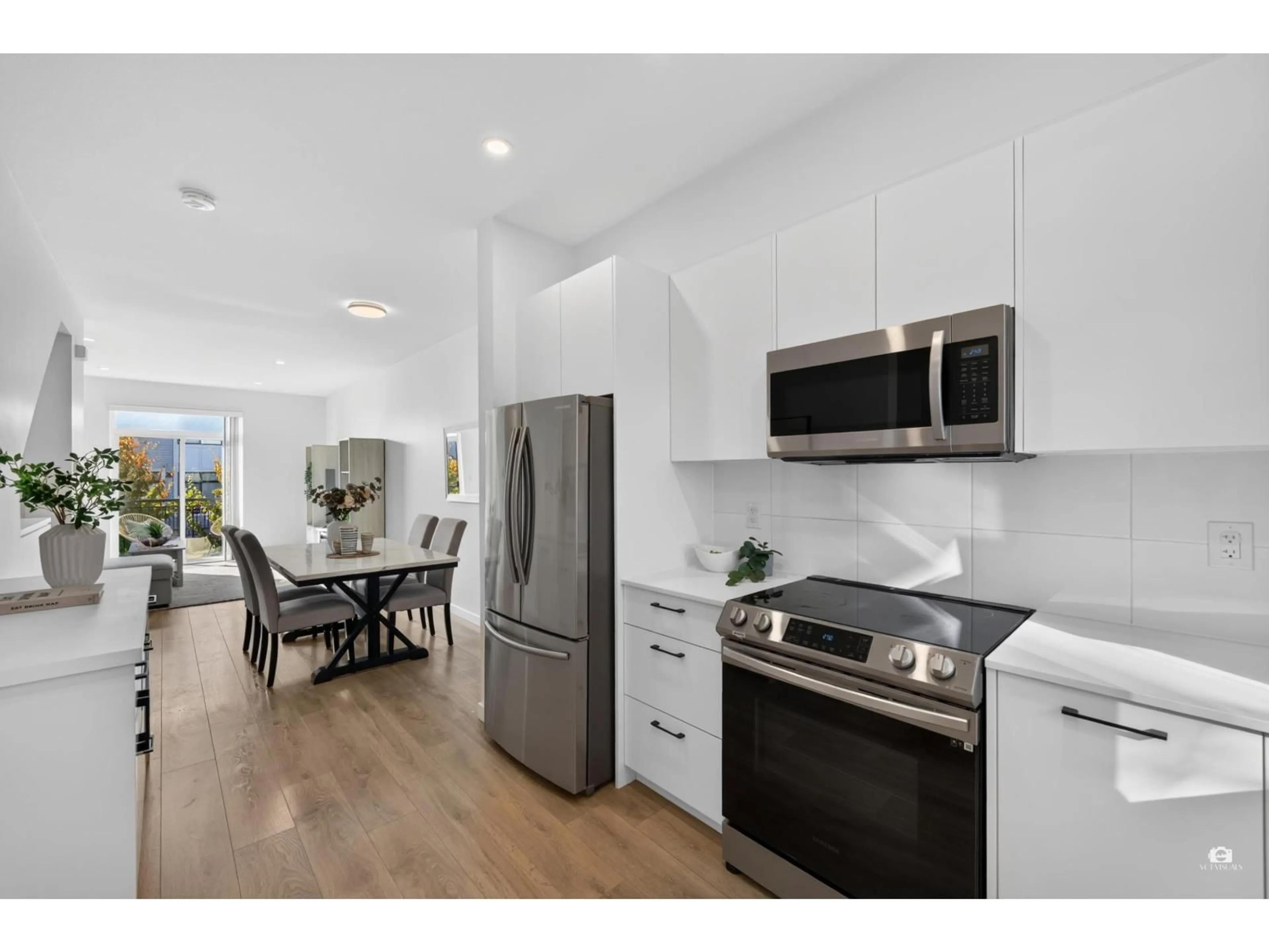 Open concept kitchen, unknown for 125 - 15235 SITKA DRIVE, Surrey British Columbia V3S0A9