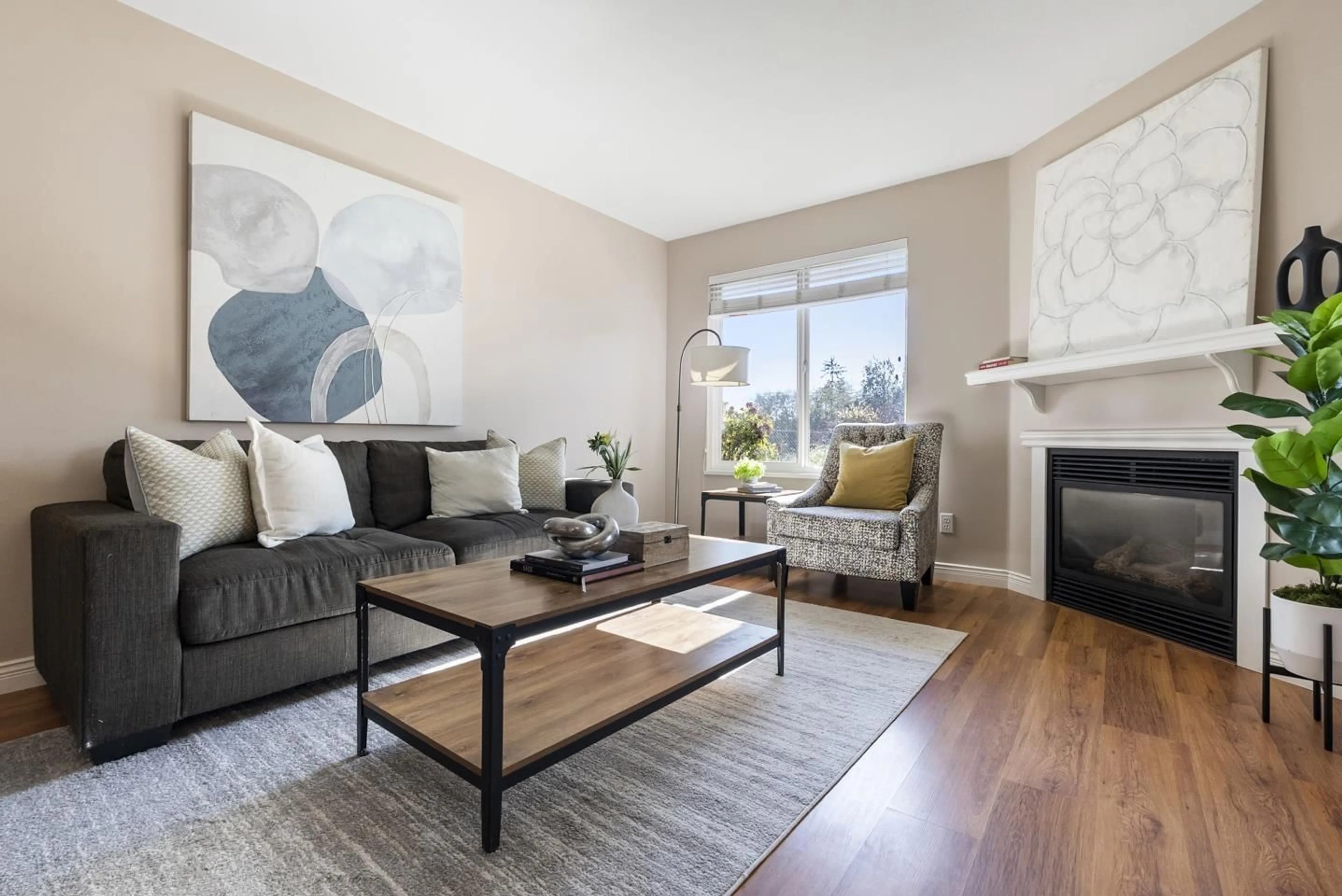 Living room with furniture, wood/laminate floor for 84 - 15020 66A AVENUE, Surrey British Columbia V3S2A5