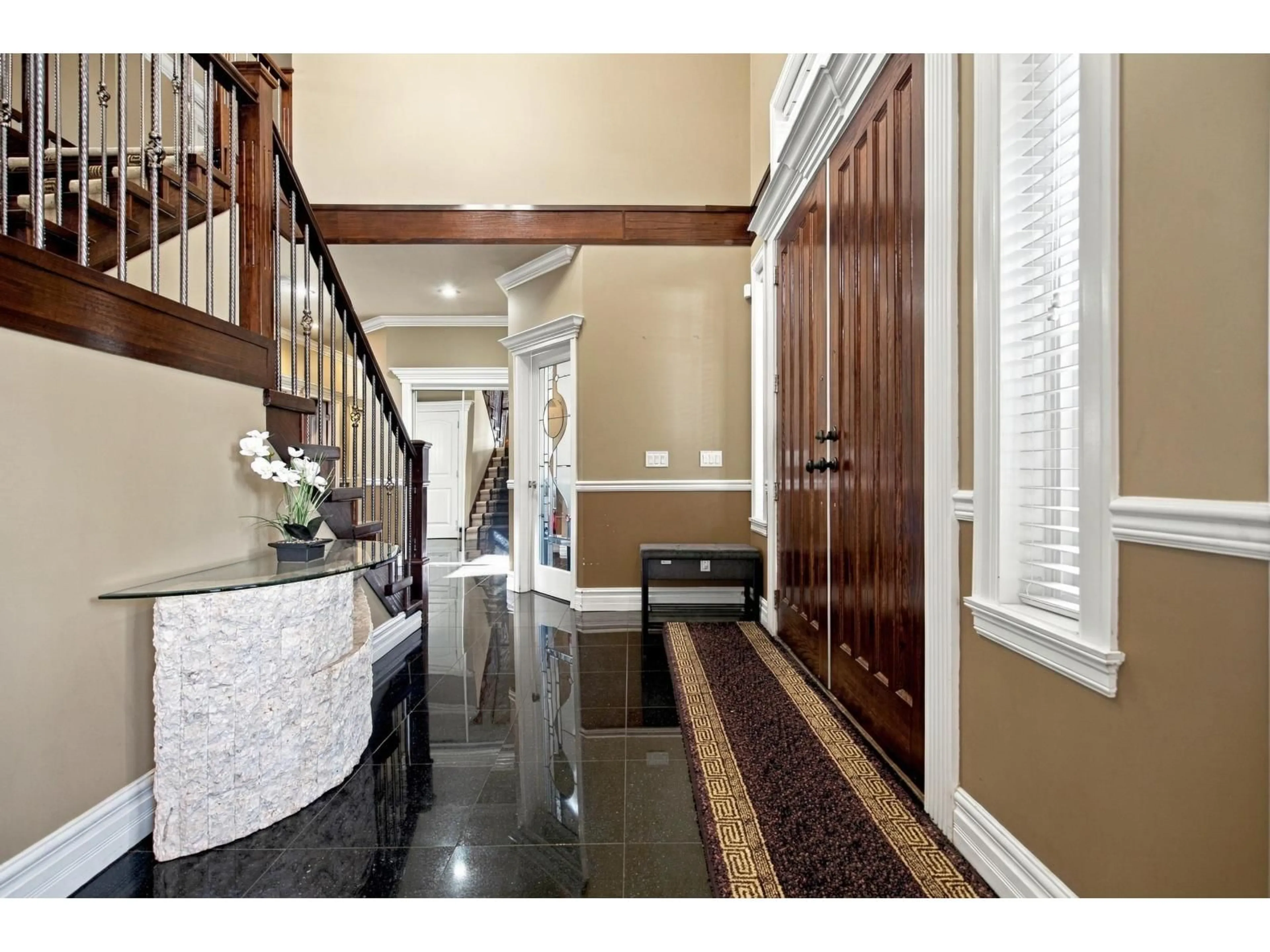 Indoor entryway for 13988 89 AVENUE, Surrey British Columbia V3V0B3