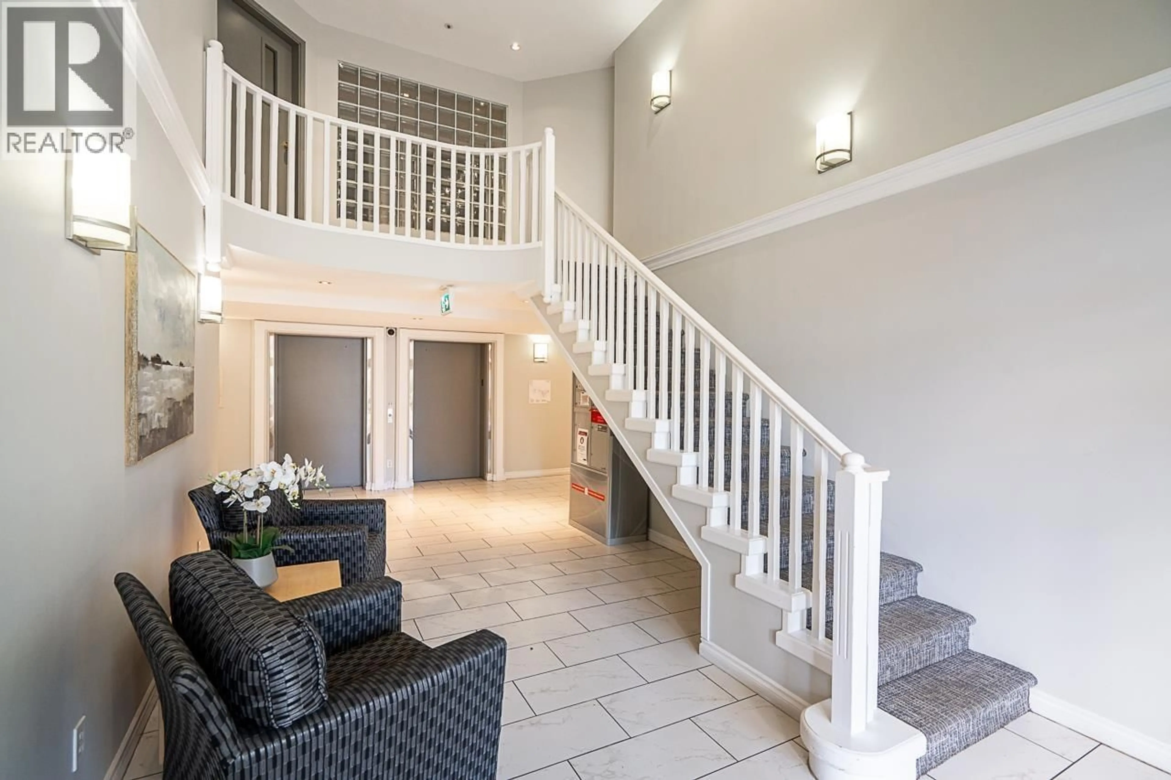 Indoor foyer for 211 - 2975 PRINCESS CRESCENT, Coquitlam British Columbia V3B7N3