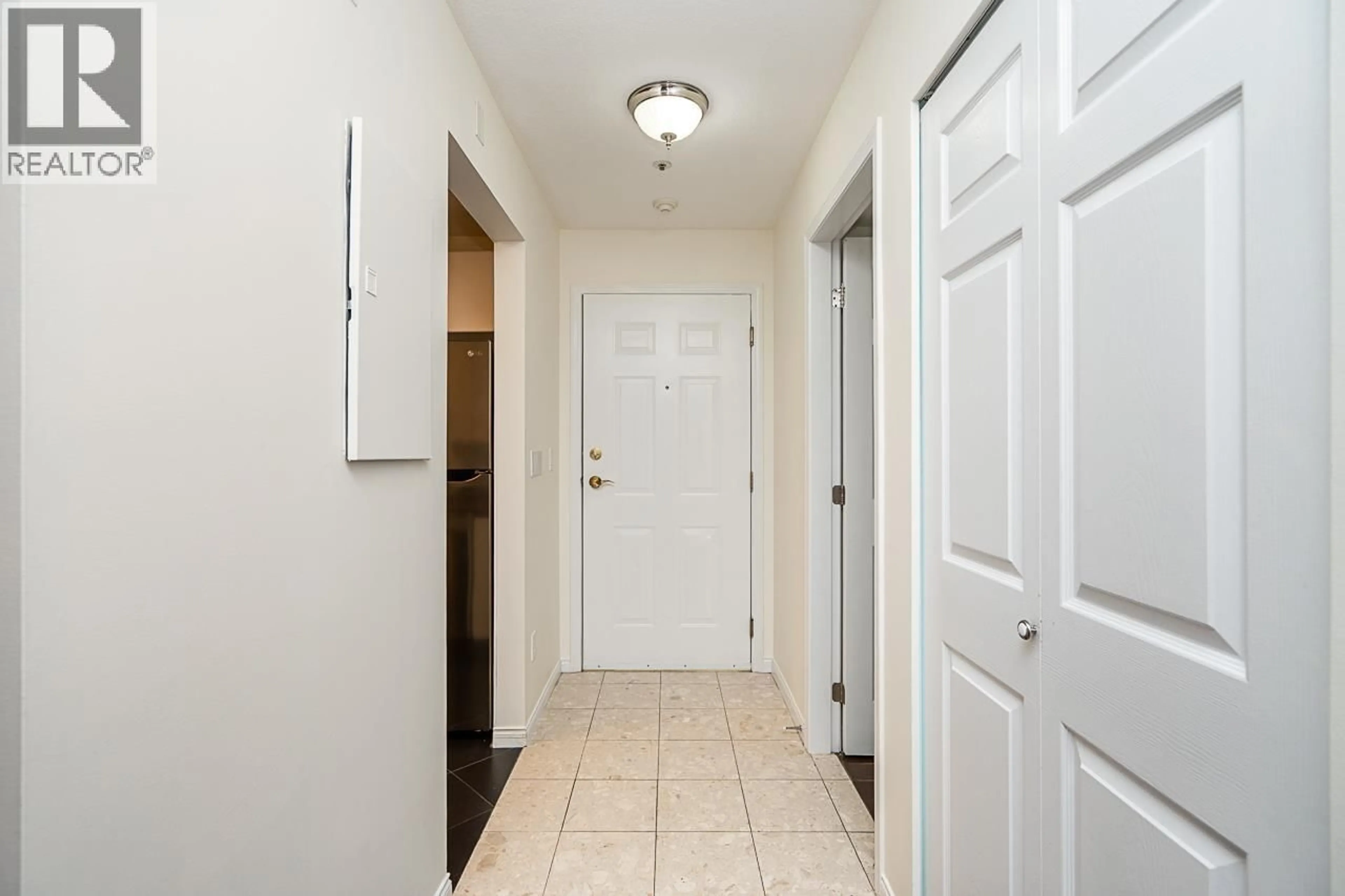 Indoor entryway for 211 - 2975 PRINCESS CRESCENT, Coquitlam British Columbia V3B7N3