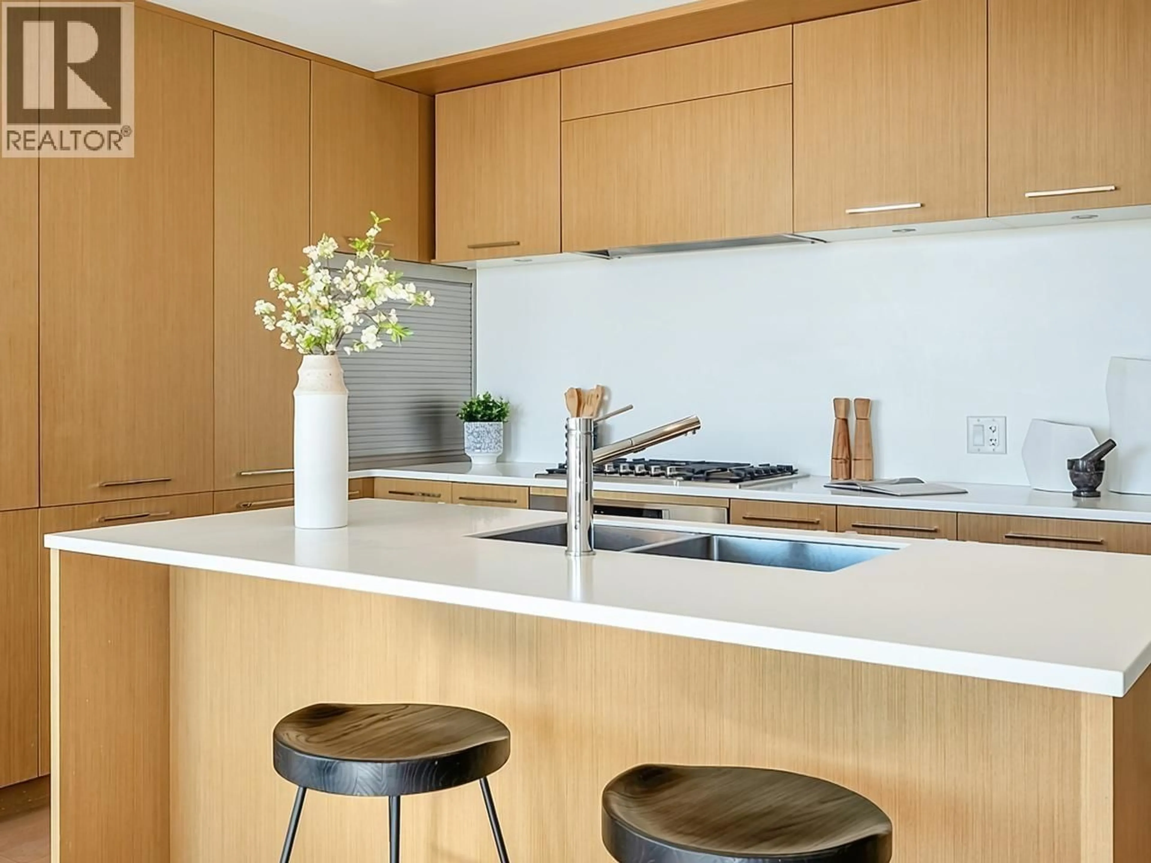 Contemporary kitchen, unknown for 605 - 5115 CAMBIE STREET, Vancouver British Columbia V5Z2Z6