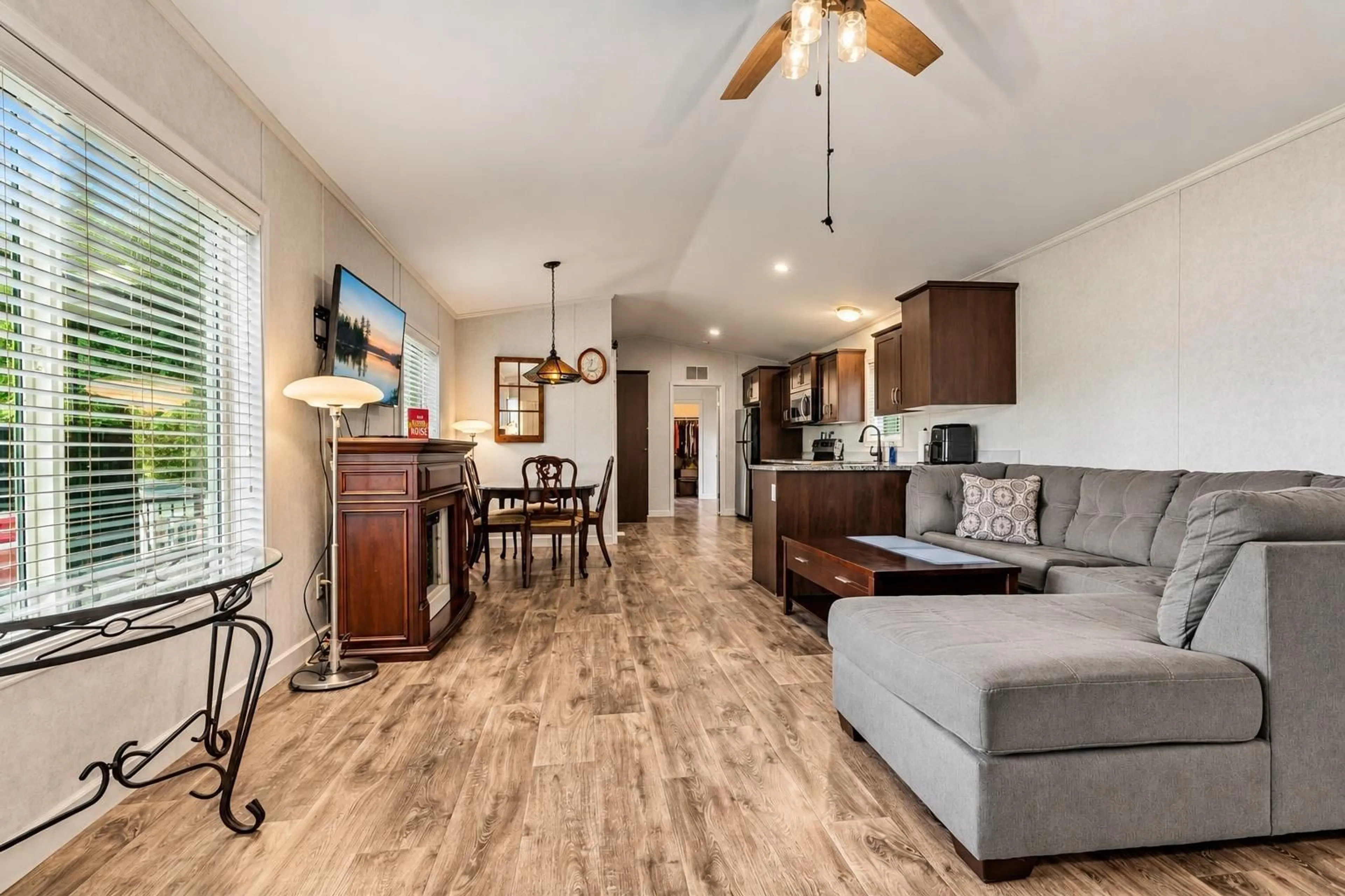 Living room with furniture, wood/laminate floor for 9 - 41711 TAYLOR ROAD, Mission British Columbia V0M1G0