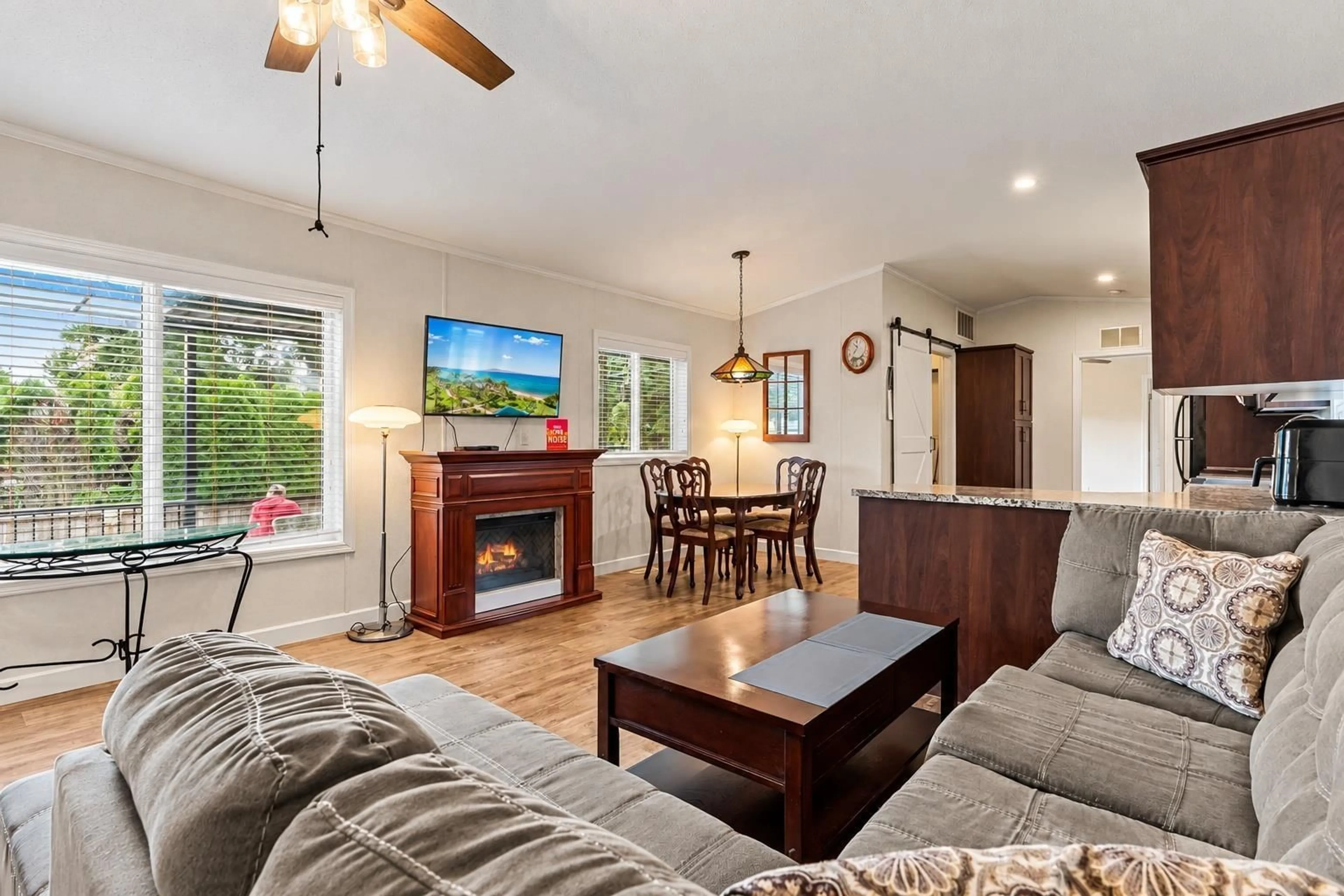 Living room with furniture, wood/laminate floor for 9 - 41711 TAYLOR ROAD, Mission British Columbia V0M1G0