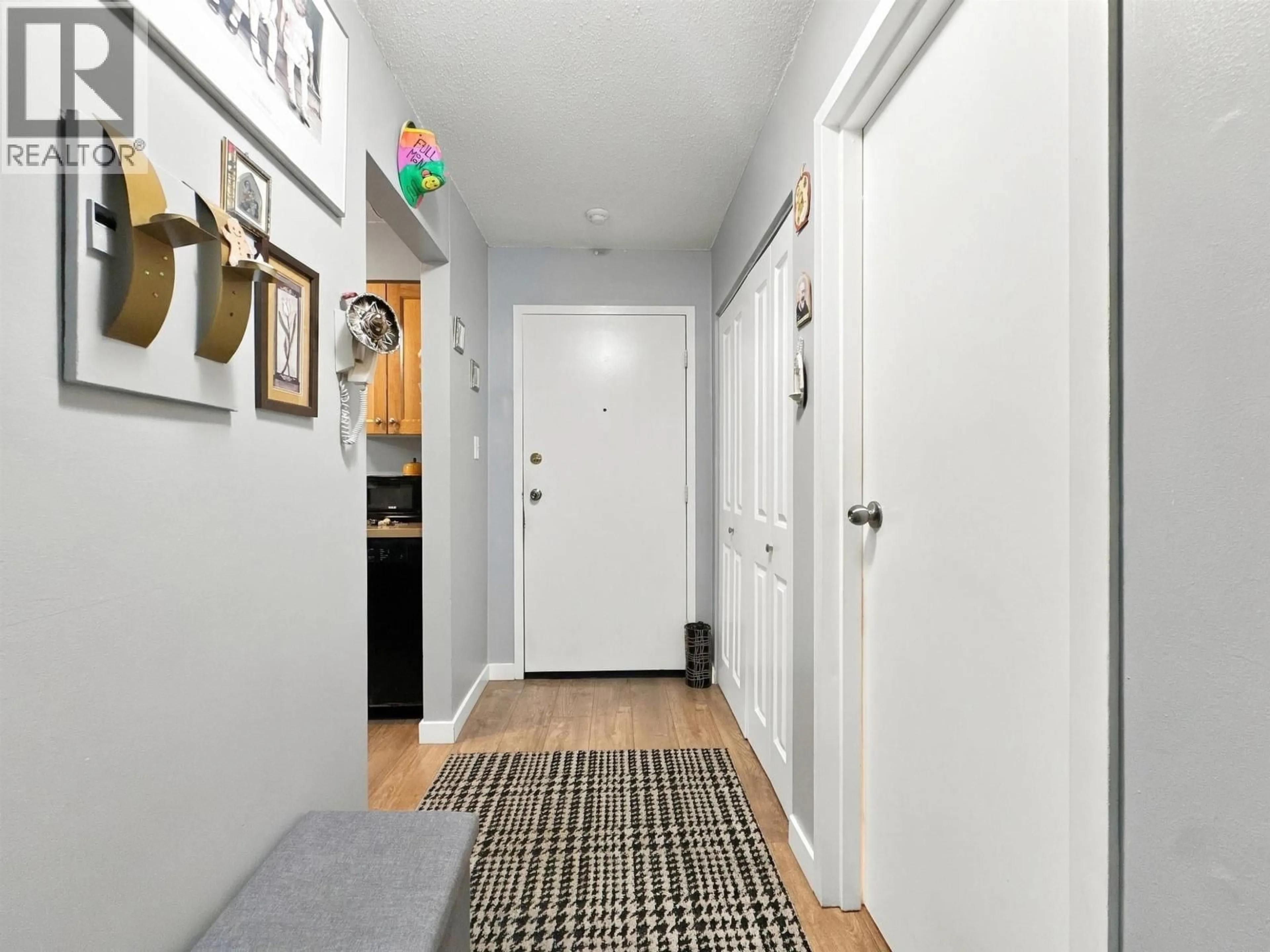 Indoor entryway for 302 - 371 ELLESMERE AVENUE, Burnaby British Columbia V5B3T1