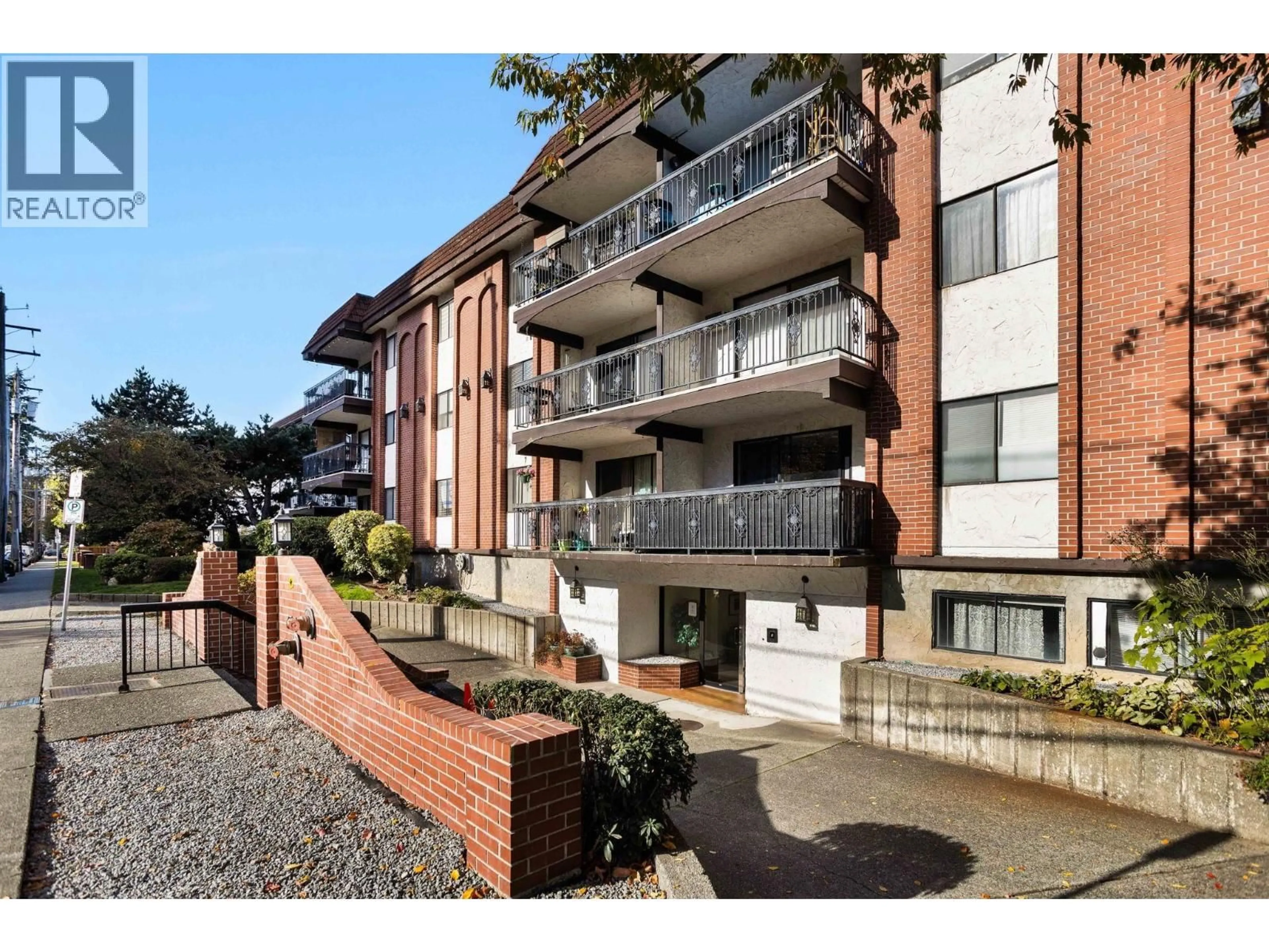 A pic from outside/outdoor area/front of a property/back of a property/a pic from drone, street for 201 - 707 HAMILTON STREET, New Westminster British Columbia V3M2M7