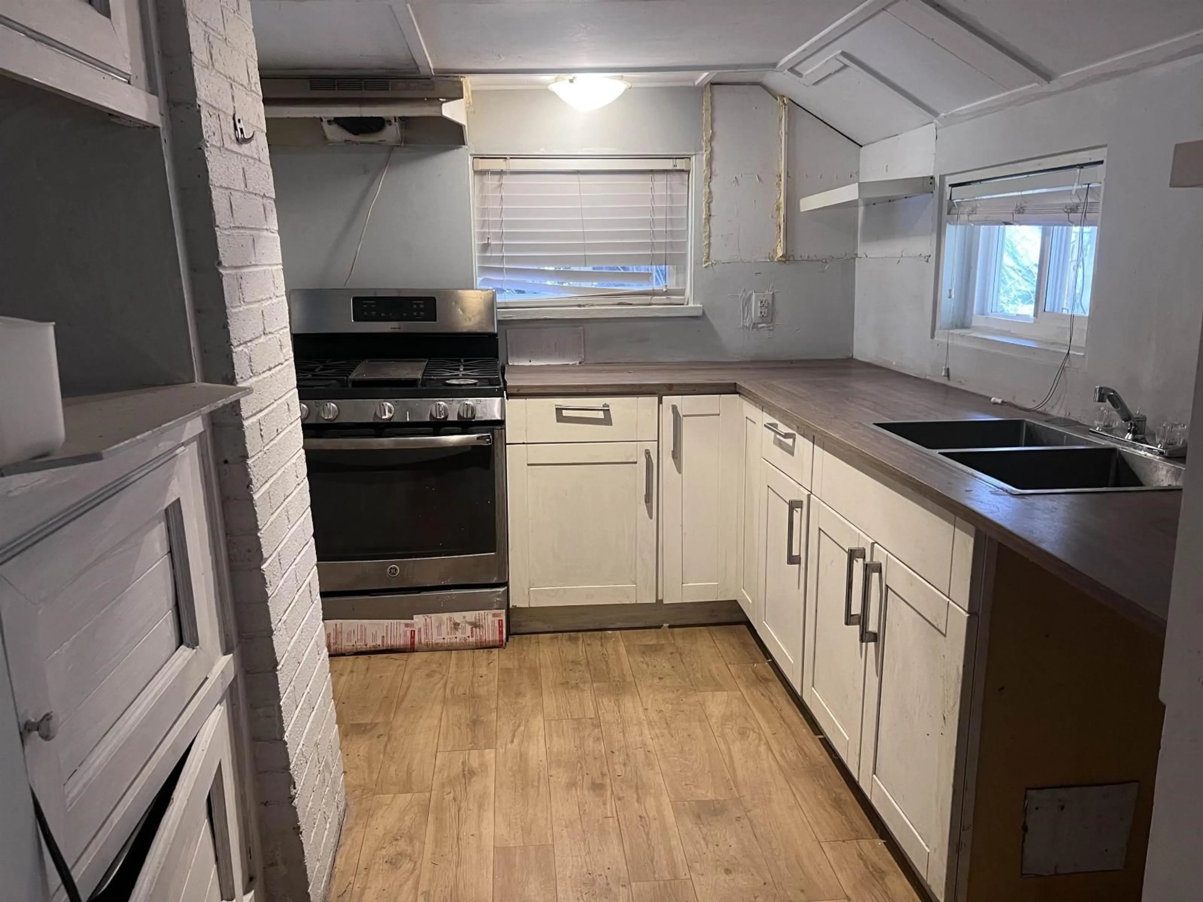 Standard kitchen, unknown for 30563 SILVERDALE AVENUE, Mission British Columbia V4S1K4