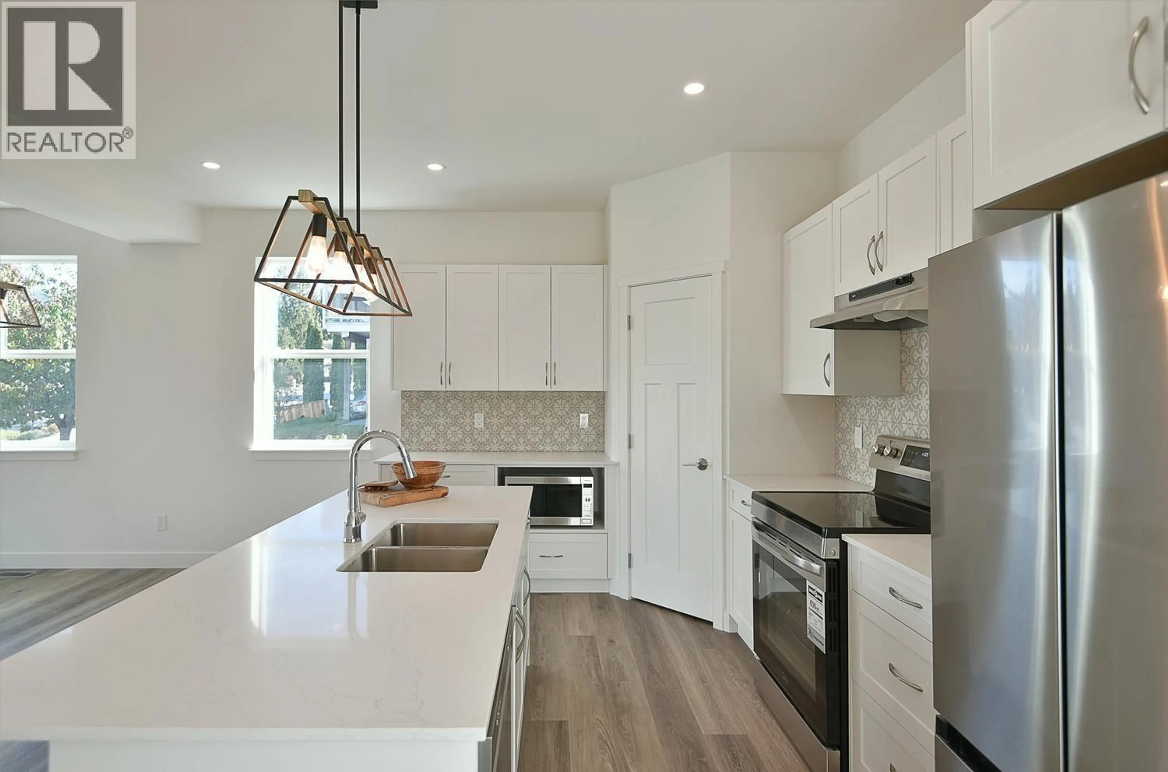 Open concept kitchen, unknown for 5825 TRAIL AVENUE, Sechelt British Columbia V7Z0K5