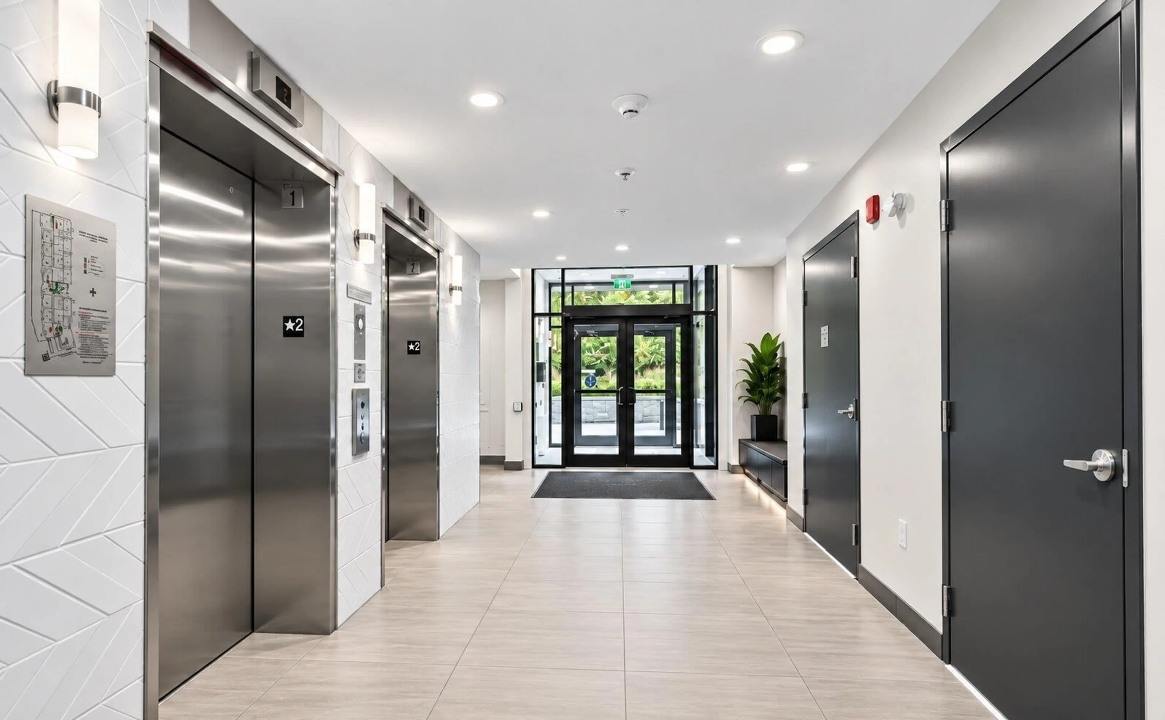Indoor foyer for 413 - 31900 RAVEN AVENUE, Mission British Columbia V2V0H5