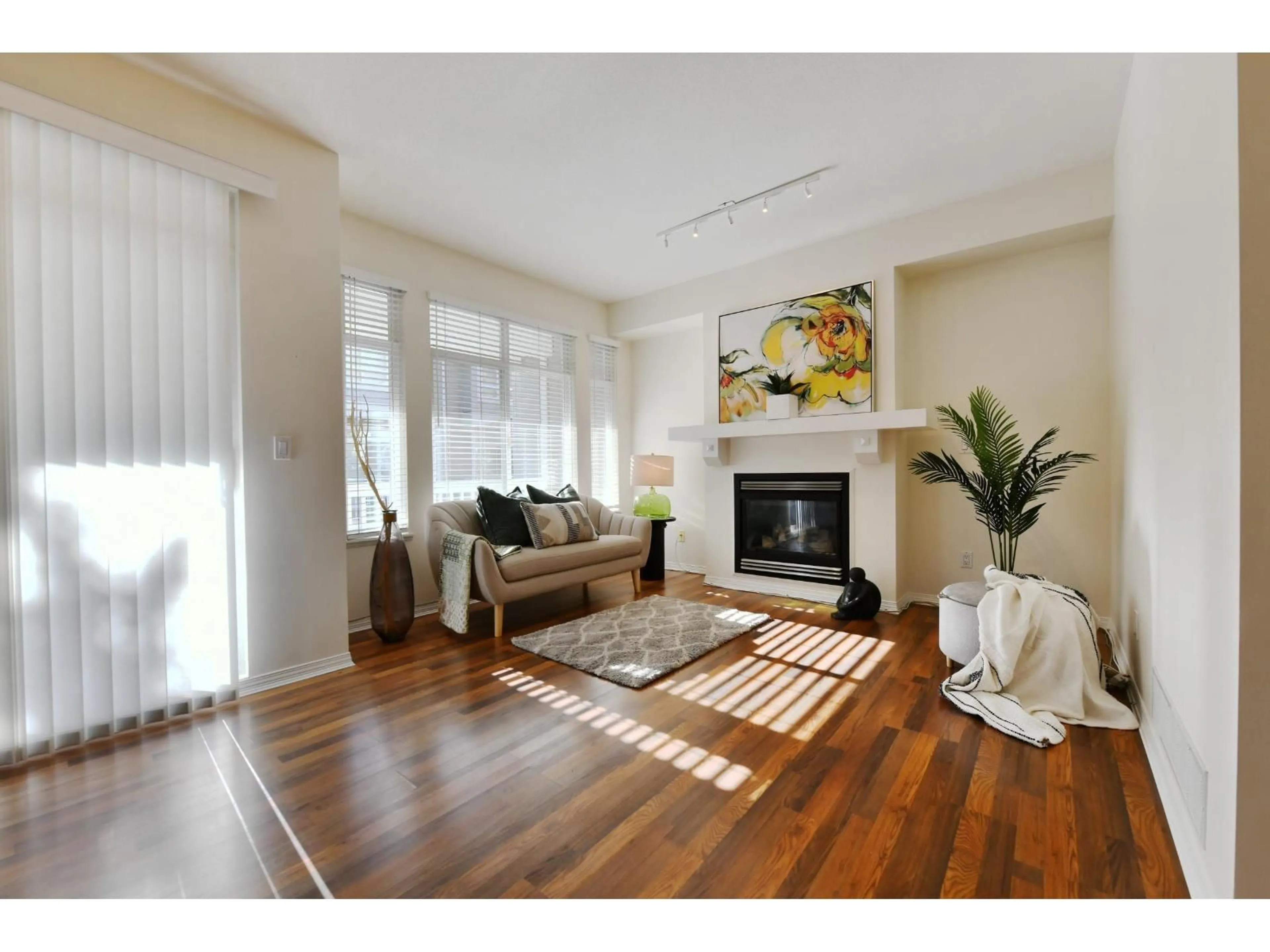Living room with furniture, wood/laminate floor for 21 - 15068 58 AVENUE, Surrey British Columbia V3S9J9