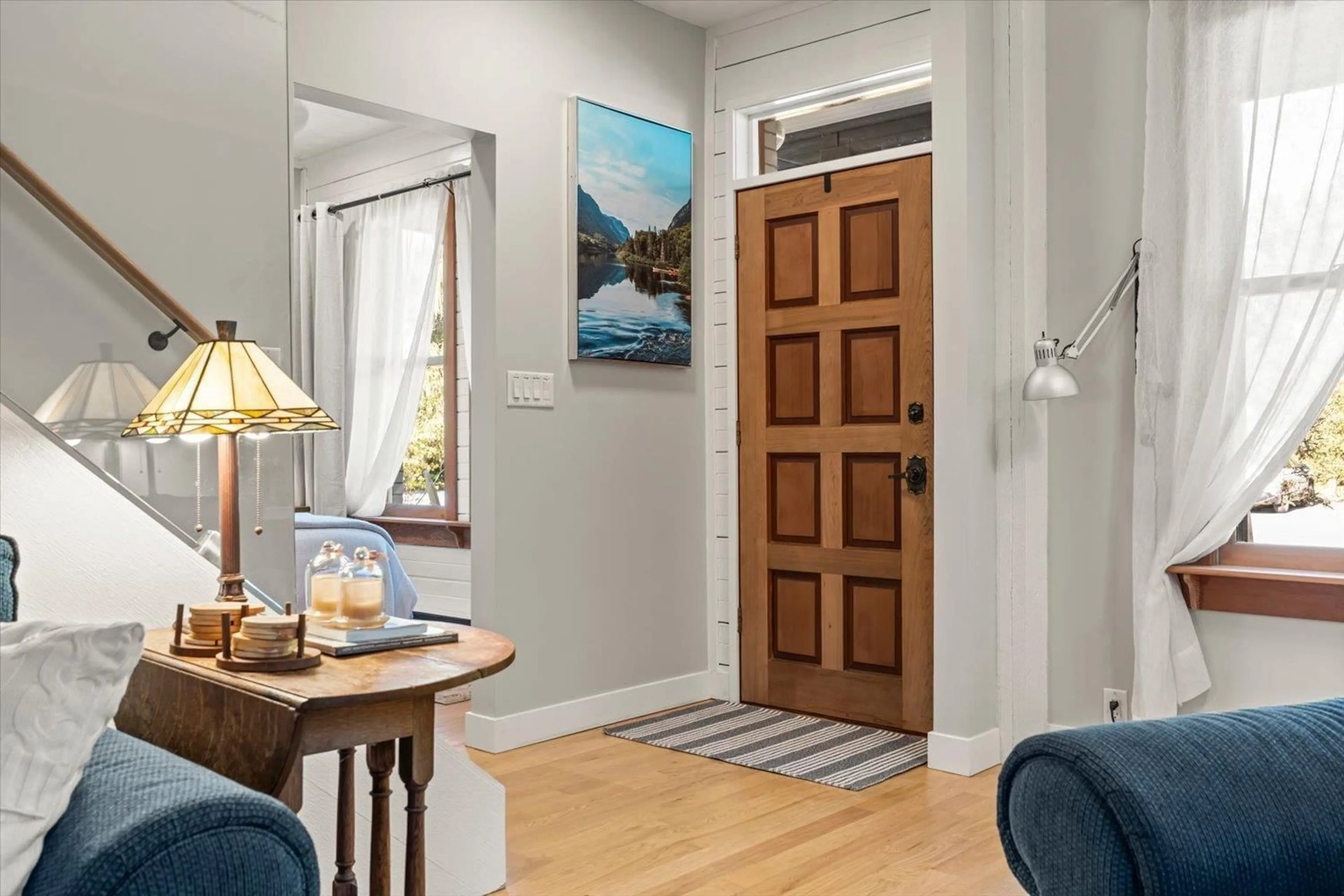 Indoor entryway for 34858 CLAYBURN ROAD, Abbotsford British Columbia V2S7Y9