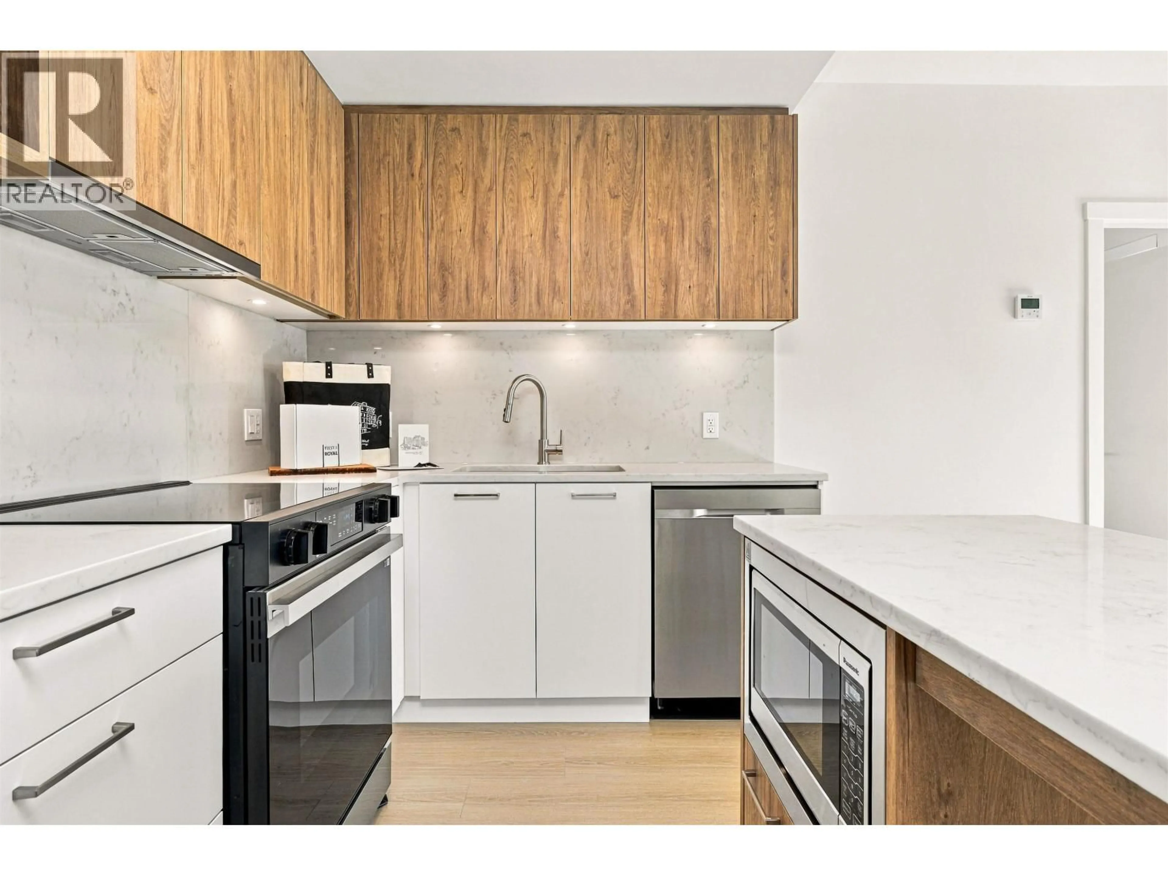 Standard kitchen, unknown for 419 - 82 FIRST STREET, New Westminster British Columbia V3L0L8
