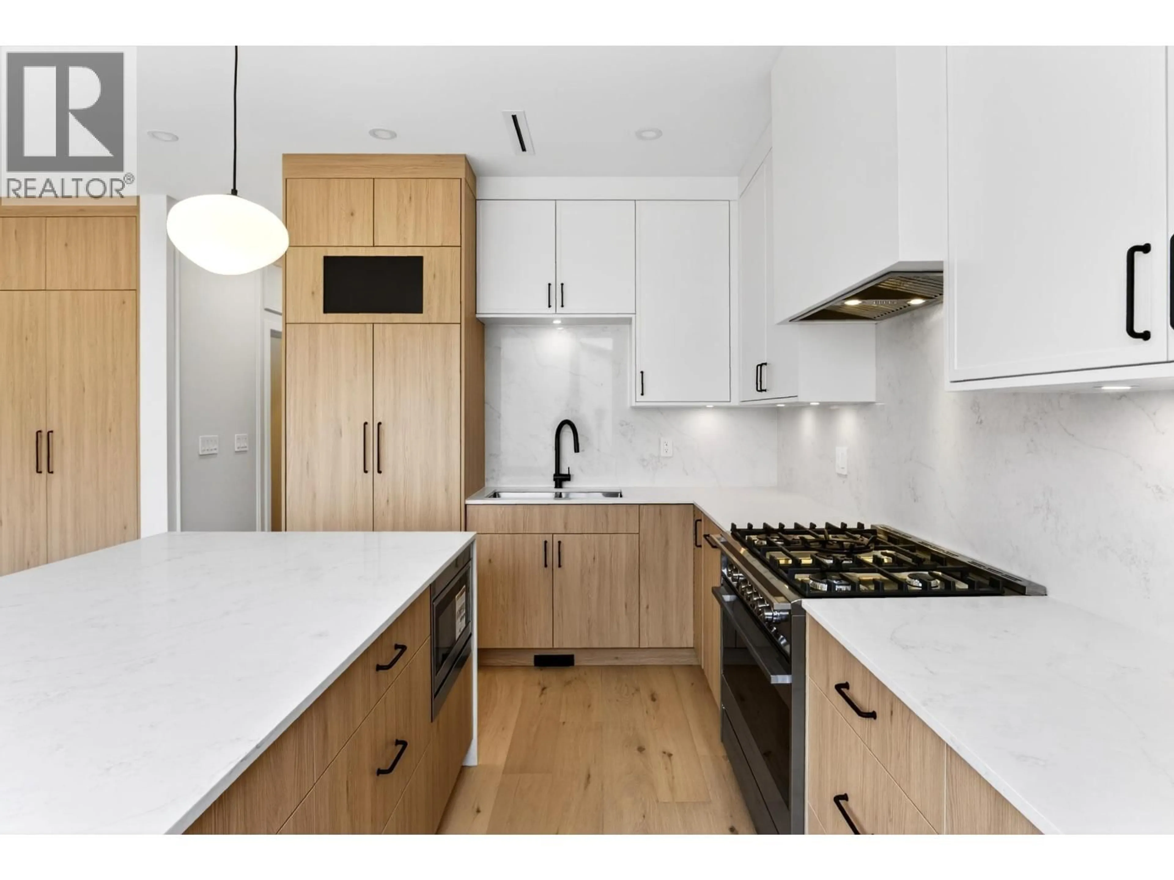 Unknown for 2 - 2741 7TH AVENUE, Vancouver British Columbia V5M1T8