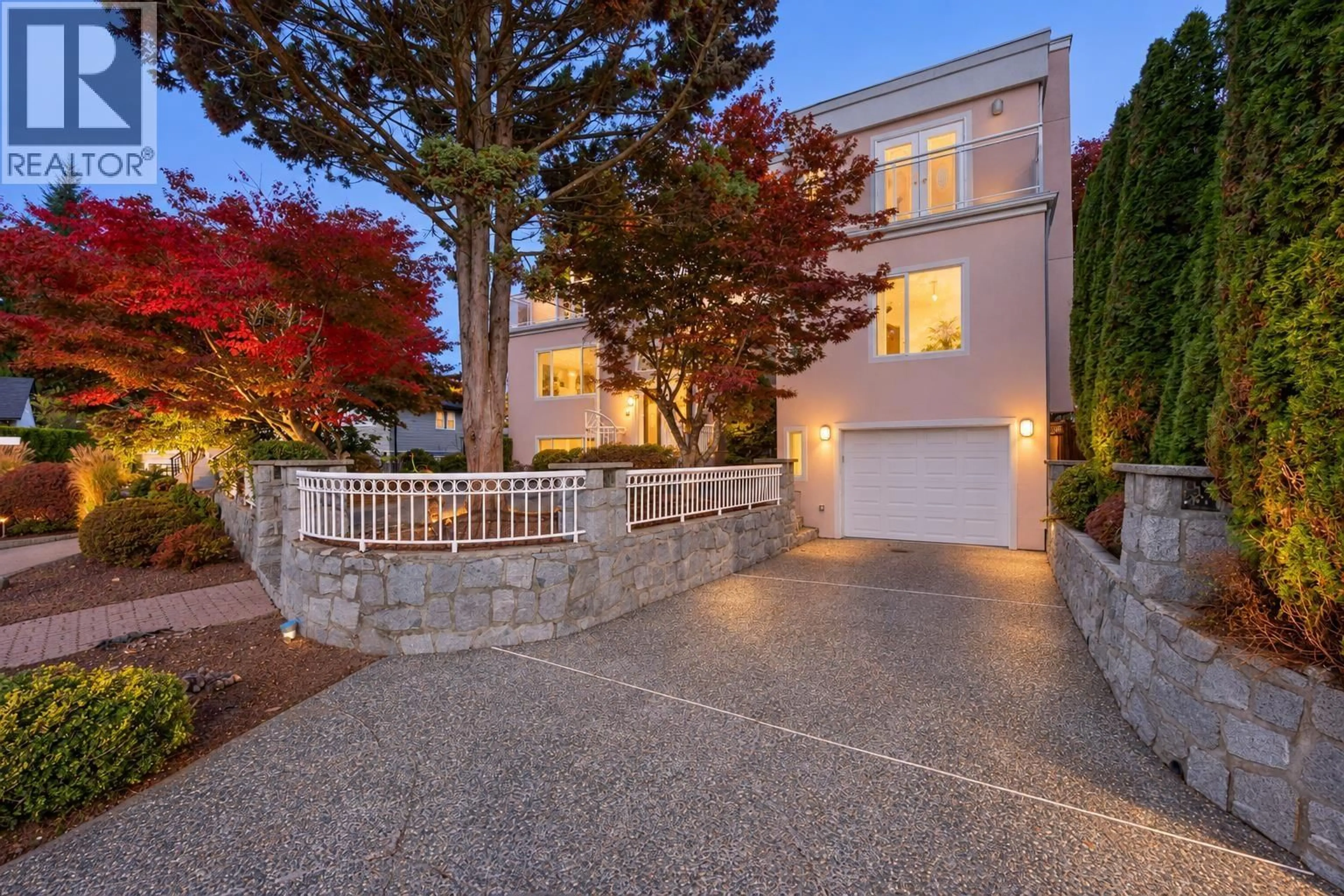 Unknown for 825 EVERETT CRESCENT, Burnaby British Columbia V5A2N3